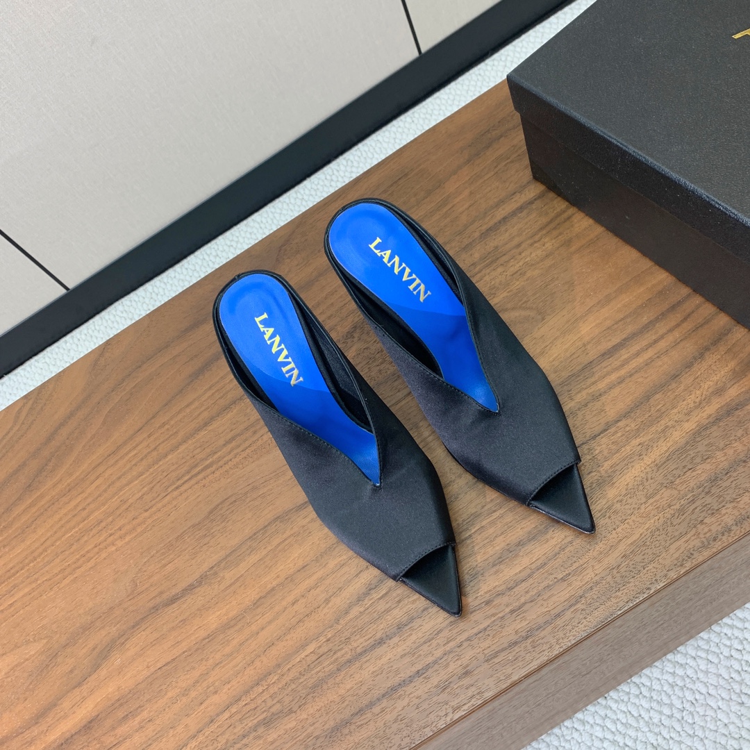 【Lanvin】高跟拖鞋。优雅风格、创造不一样的感觉。鞋面真丝、开边珠。羊皮垫脚，真皮大底。跟高10cm