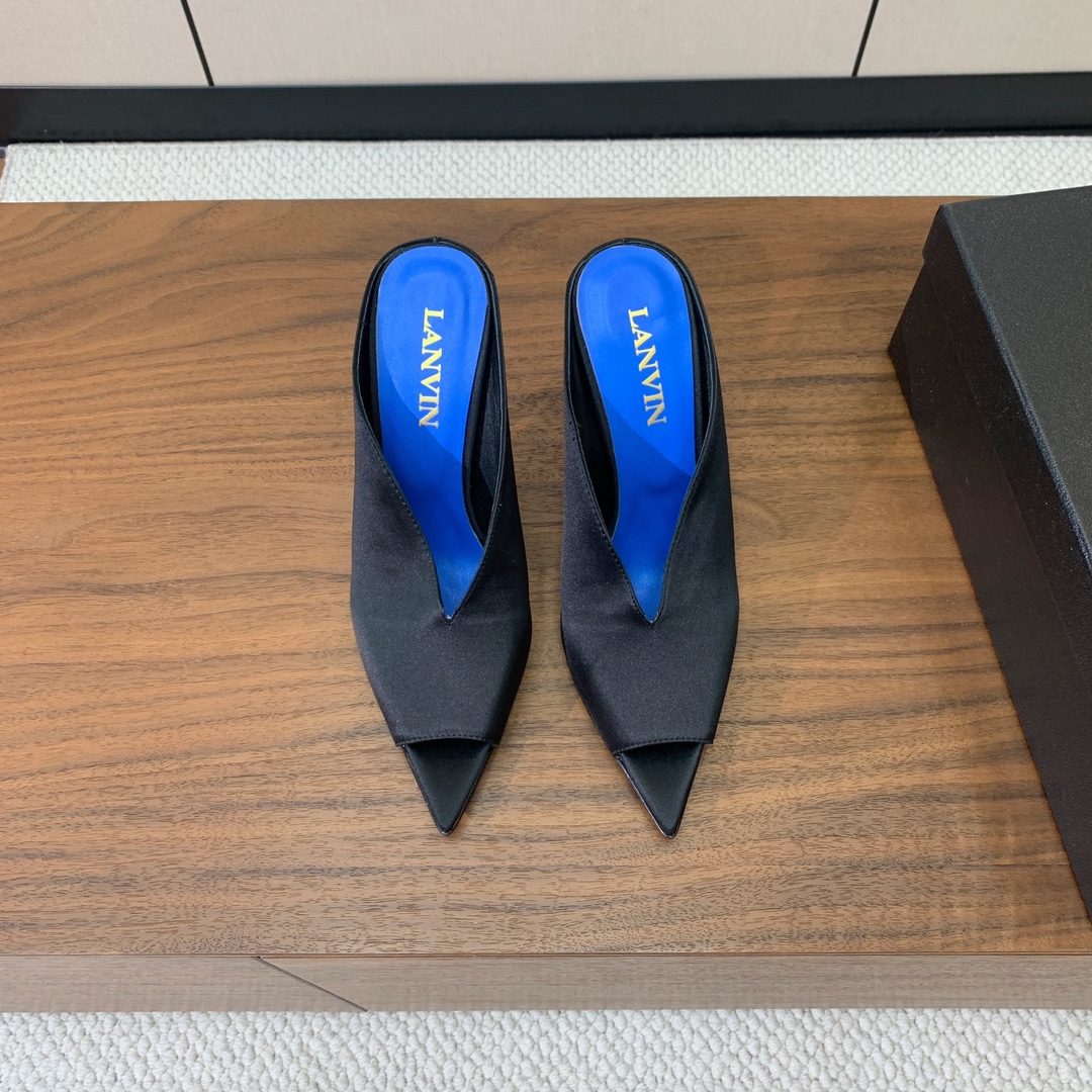 【Lanvin】高跟拖鞋。优雅风格、创造不一样的感觉。鞋面真丝、开边珠。羊皮垫脚，真皮大底。跟高10cm