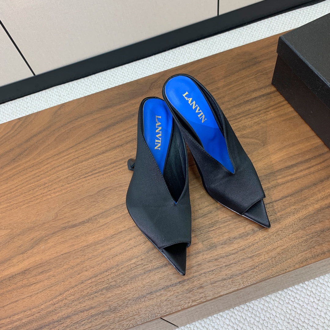 【Lanvin】高跟拖鞋。优雅风格、创造不一样的感觉。鞋面真丝、开边珠。羊皮垫脚，真皮大底。跟高10cm