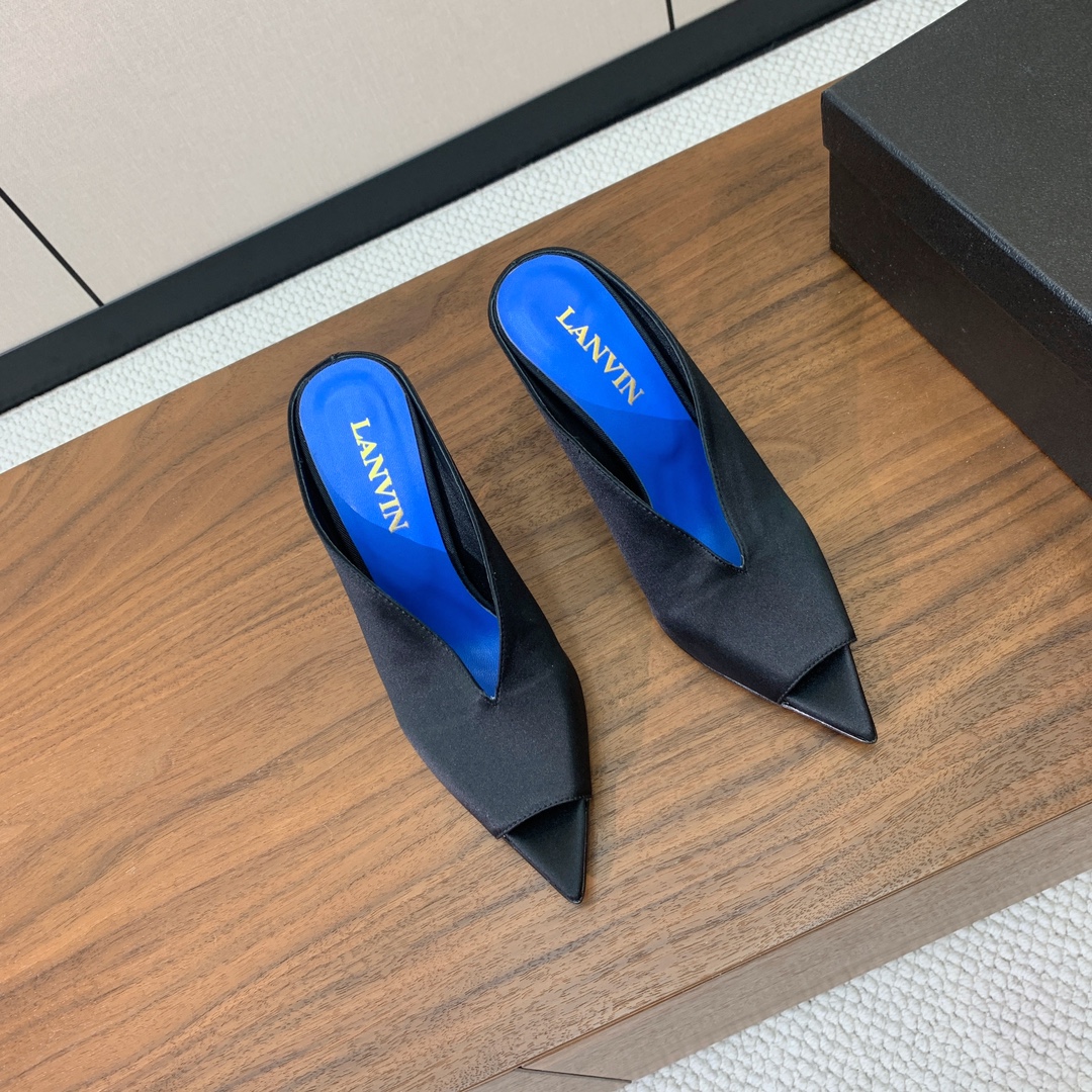 【Lanvin】高跟拖鞋。优雅风格、创造不一样的感觉。鞋面真丝、开边珠。羊皮垫脚，真皮大底。跟高10cm