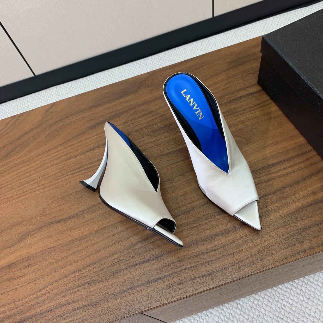 【Lanvin】高跟拖鞋。优雅风格、创造不一样的感觉。鞋面真丝、开边珠。羊皮垫脚，真皮大底。跟高10cm
