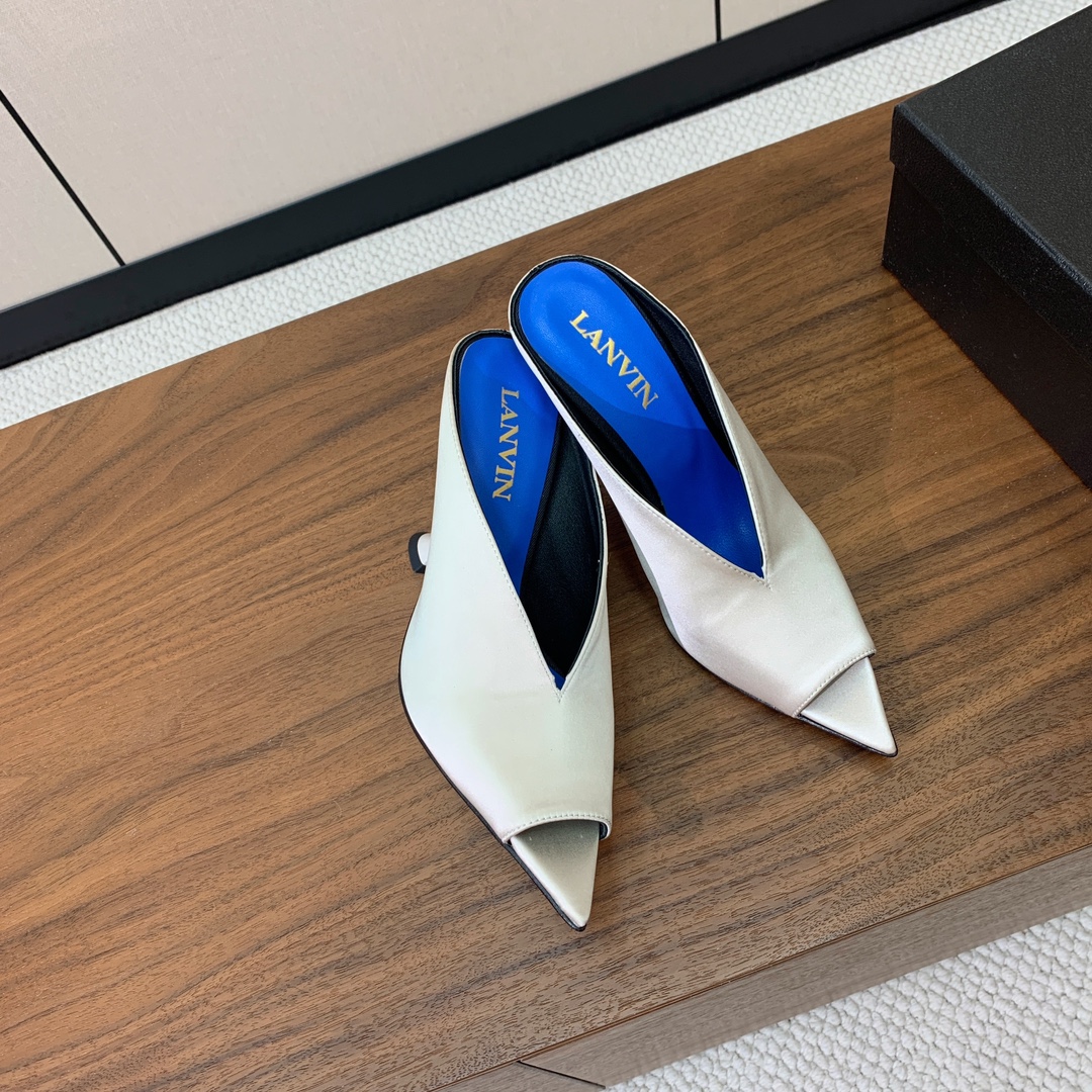 【Lanvin】高跟拖鞋。优雅风格、创造不一样的感觉。鞋面真丝、开边珠。羊皮垫脚，真皮大底。跟高10cm