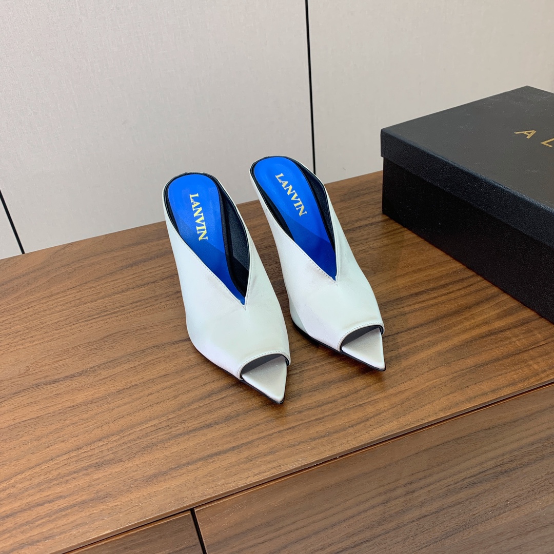 【Lanvin】高跟拖鞋。优雅风格、创造不一样的感觉。鞋面真丝、开边珠。羊皮垫脚，真皮大底。跟高10cm
