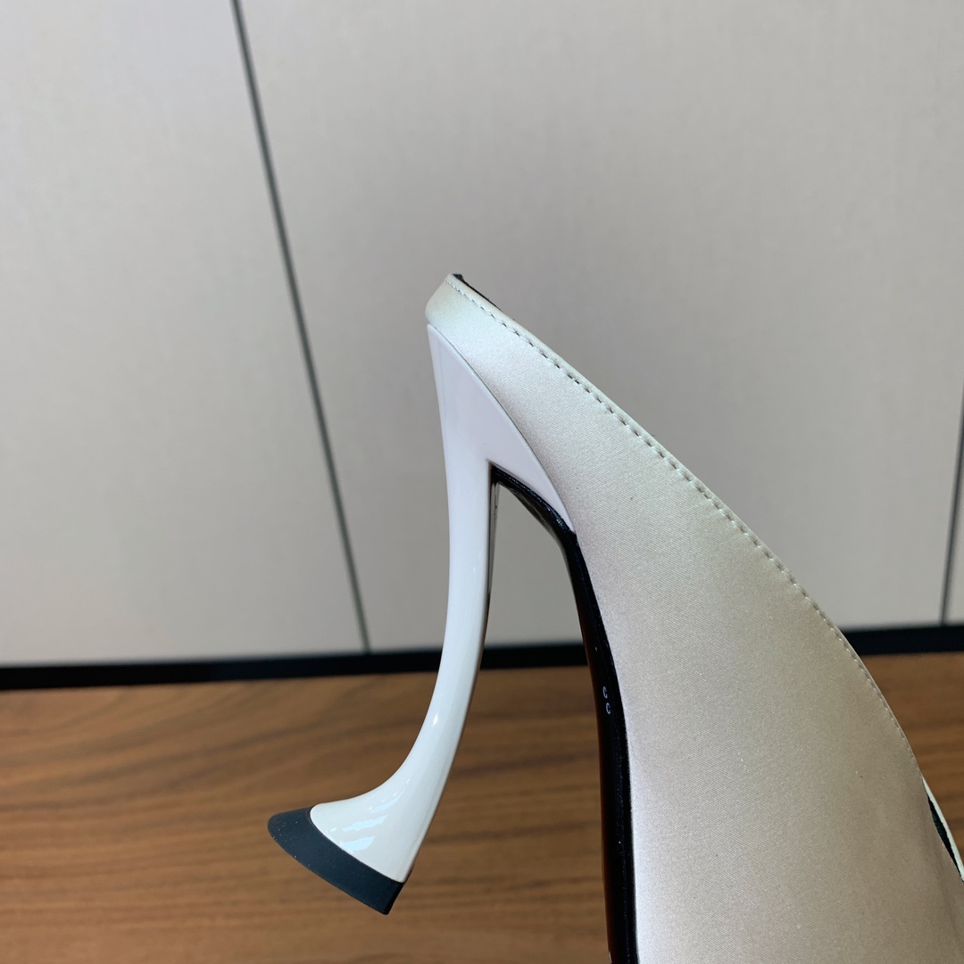 【Lanvin】高跟拖鞋。优雅风格、创造不一样的感觉。鞋面真丝、开边珠。羊皮垫脚，真皮大底。跟高10cm