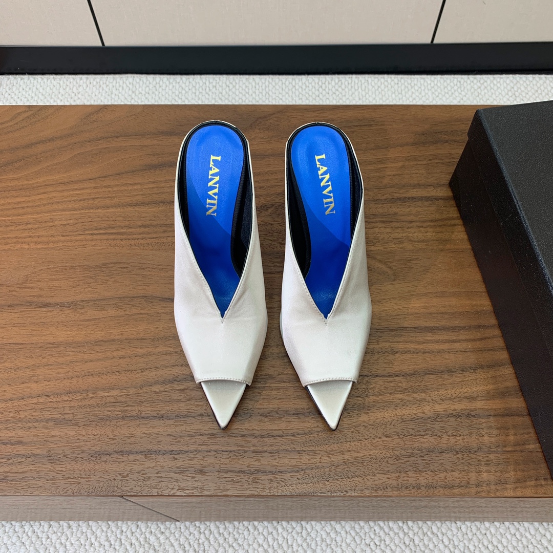 【Lanvin】高跟拖鞋。优雅风格、创造不一样的感觉。鞋面真丝、开边珠。羊皮垫脚，真皮大底。跟高10cm
