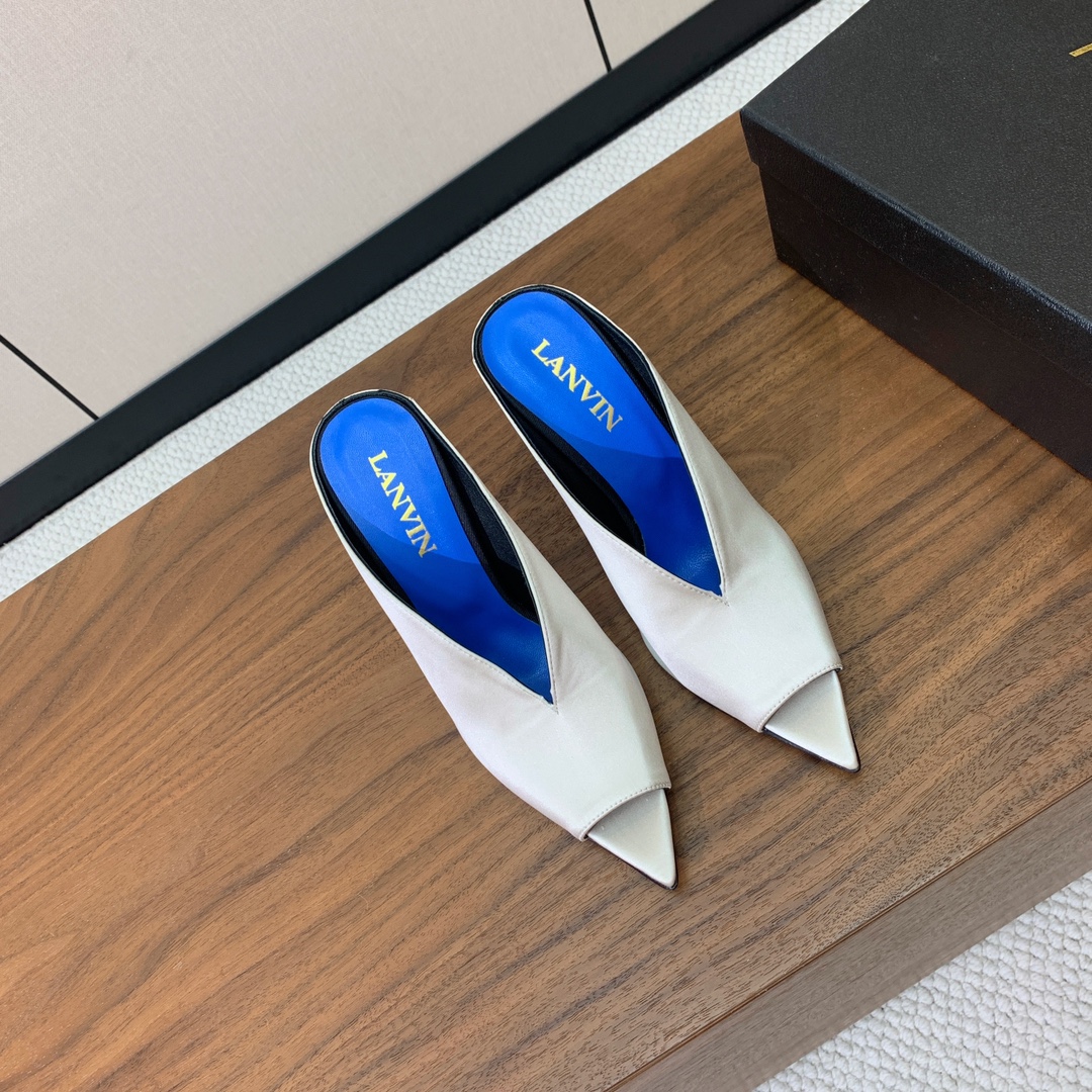 【Lanvin】高跟拖鞋。优雅风格、创造不一样的感觉。鞋面真丝、开边珠。羊皮垫脚，真皮大底。跟高10cm