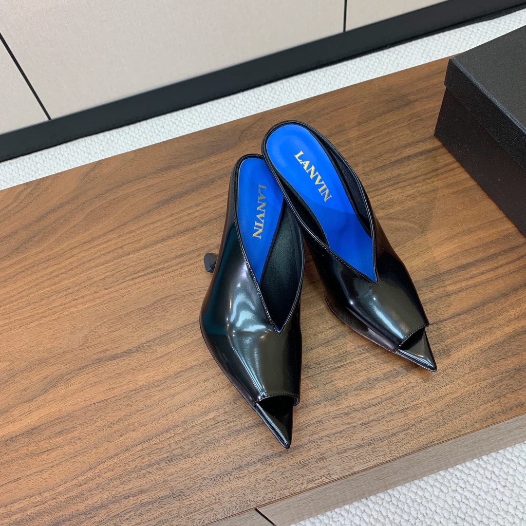 【Lanvin】高跟拖鞋。优雅风格、创造不一样的感觉。鞋面真丝、开边珠。羊皮垫脚，真皮大底。跟高10cm