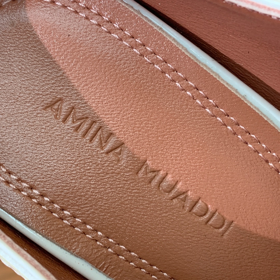 【Alaia】走秀款高跟鞋。精致优雅的同时，还具有时髦感，穿上它日常与与高级奢华驾驭自如，上脚真的太爱啦