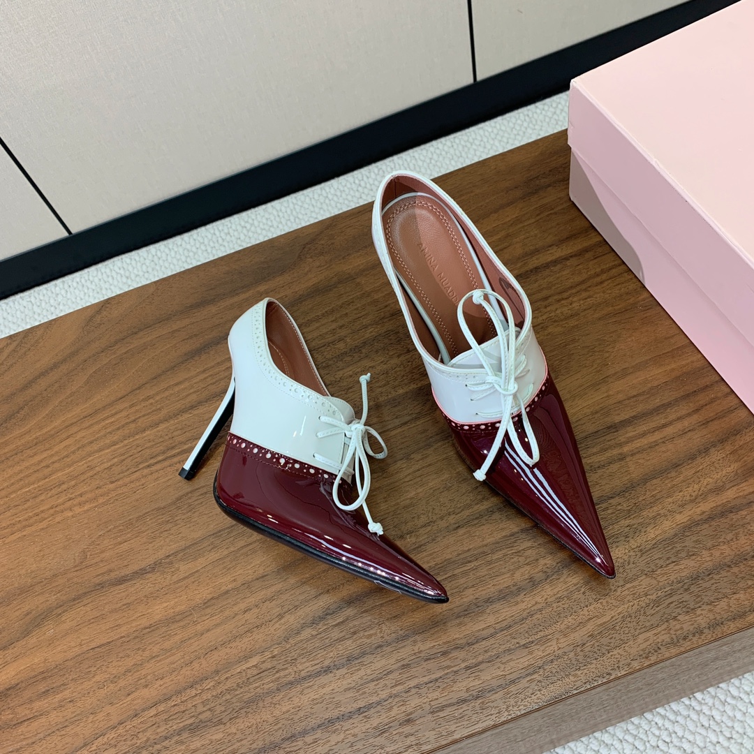 【Alaia】走秀款高跟鞋。精致优雅的同时，还具有时髦感，穿上它日常与与高级奢华驾驭自如，上脚真的太爱啦