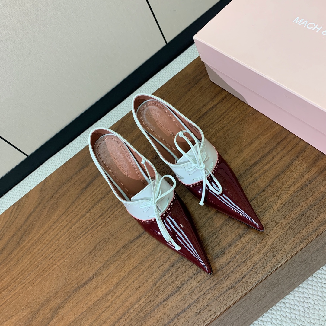 【Alaia】走秀款高跟鞋。精致优雅的同时，还具有时髦感，穿上它日常与与高级奢华驾驭自如，上脚真的太爱啦