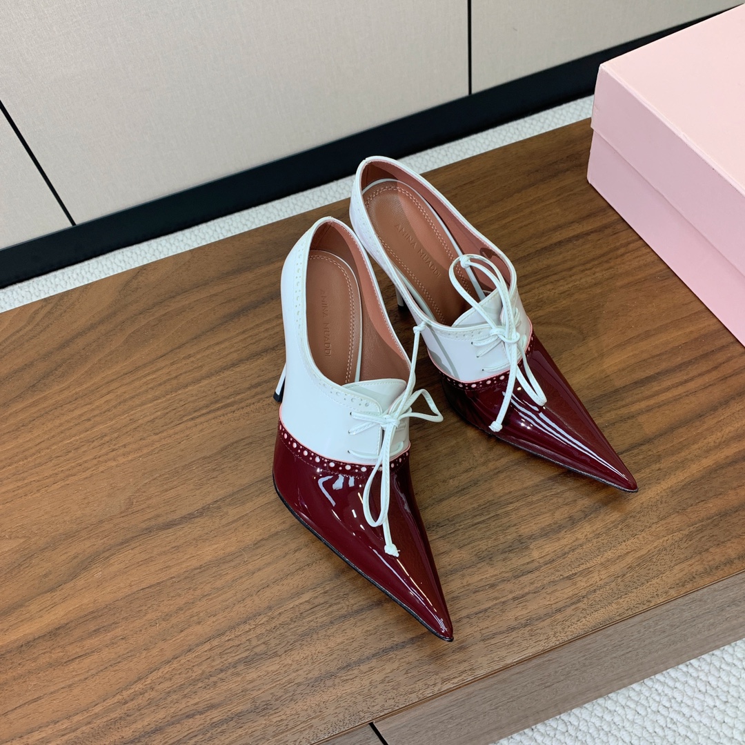 【Alaia】走秀款高跟鞋。精致优雅的同时，还具有时髦感，穿上它日常与与高级奢华驾驭自如，上脚真的太爱啦