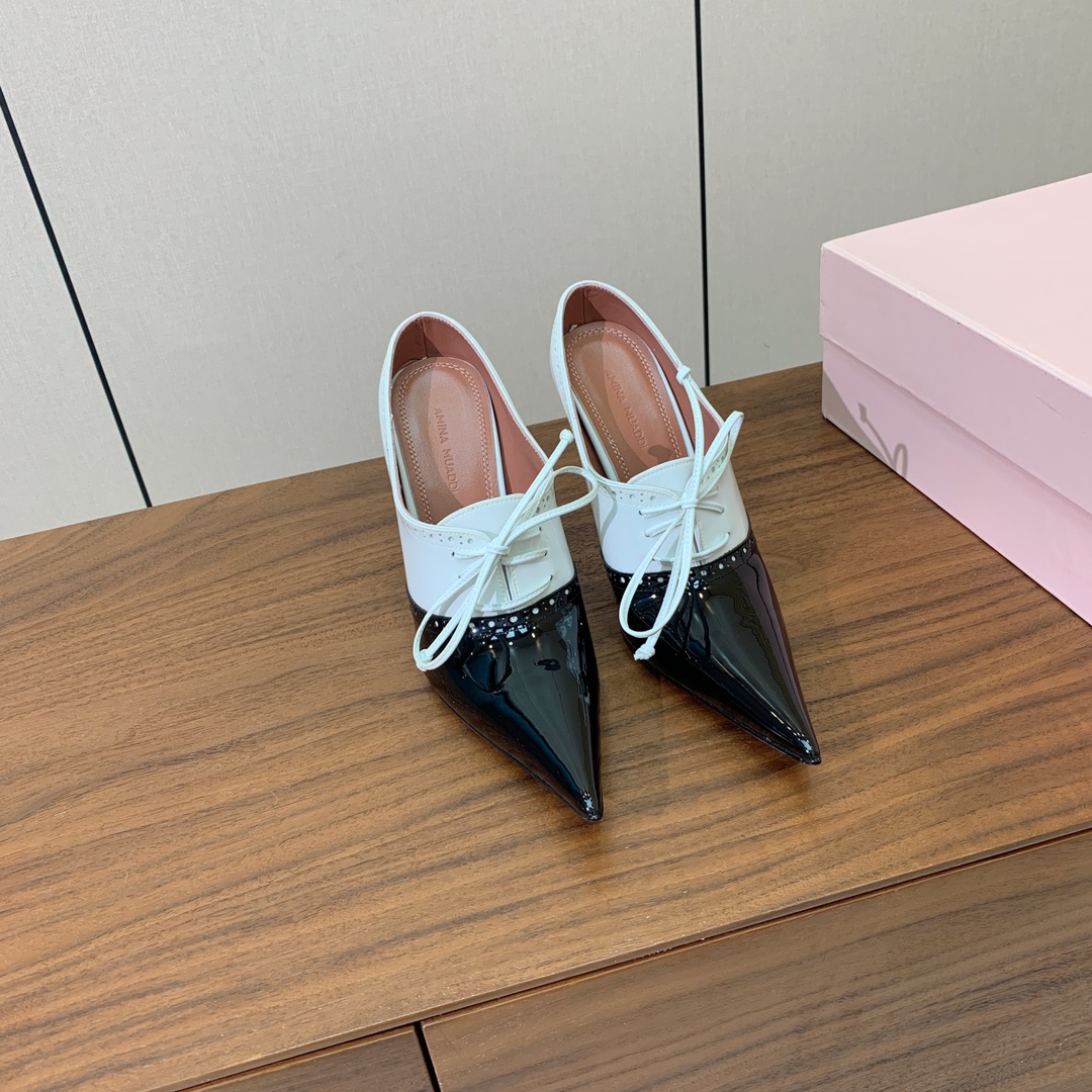 【Alaia】走秀款高跟鞋。精致优雅的同时，还具有时髦感，穿上它日常与与高级奢华驾驭自如，上脚真的太爱啦
