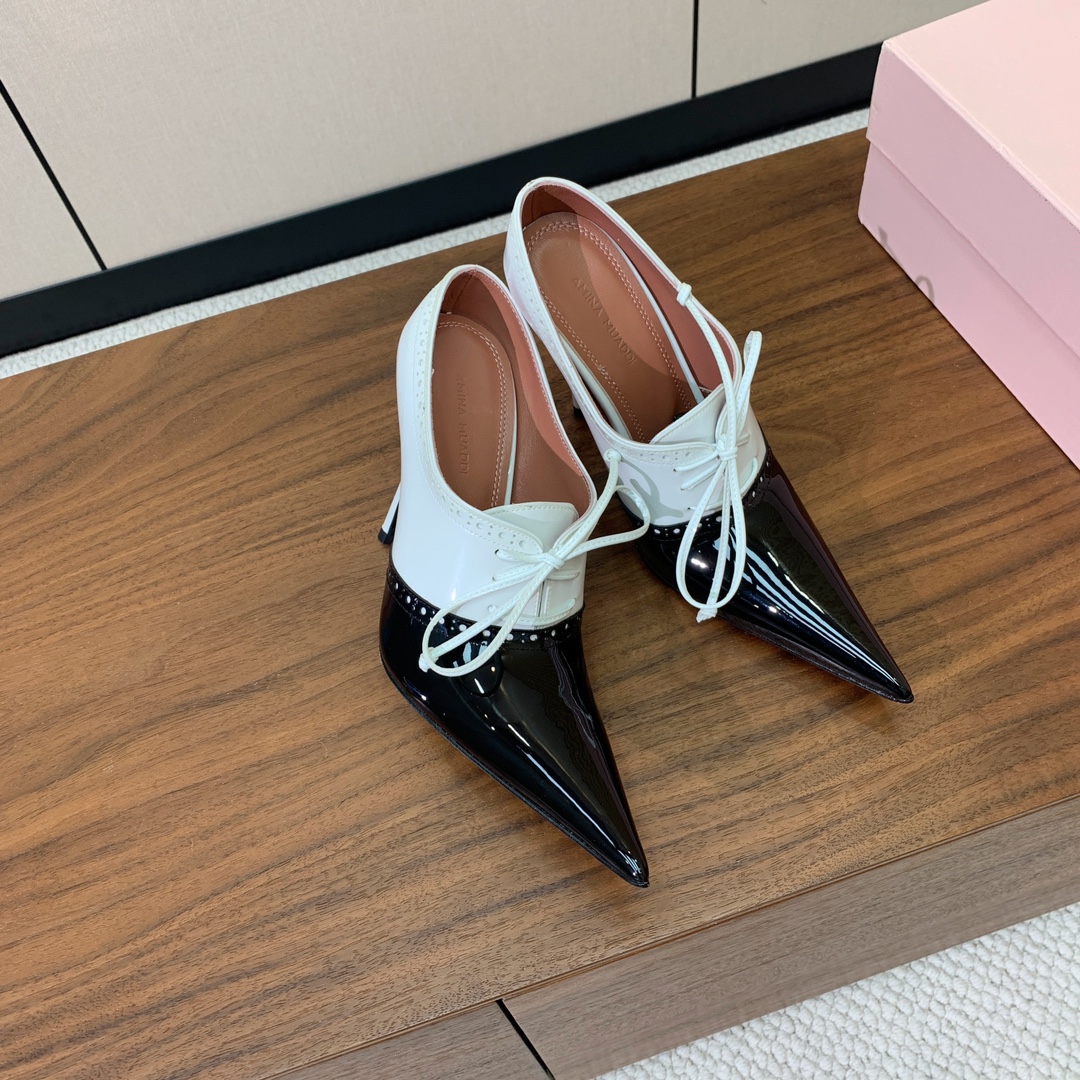 【Alaia】走秀款高跟鞋。精致优雅的同时，还具有时髦感，穿上它日常与与高级奢华驾驭自如，上脚真的太爱啦