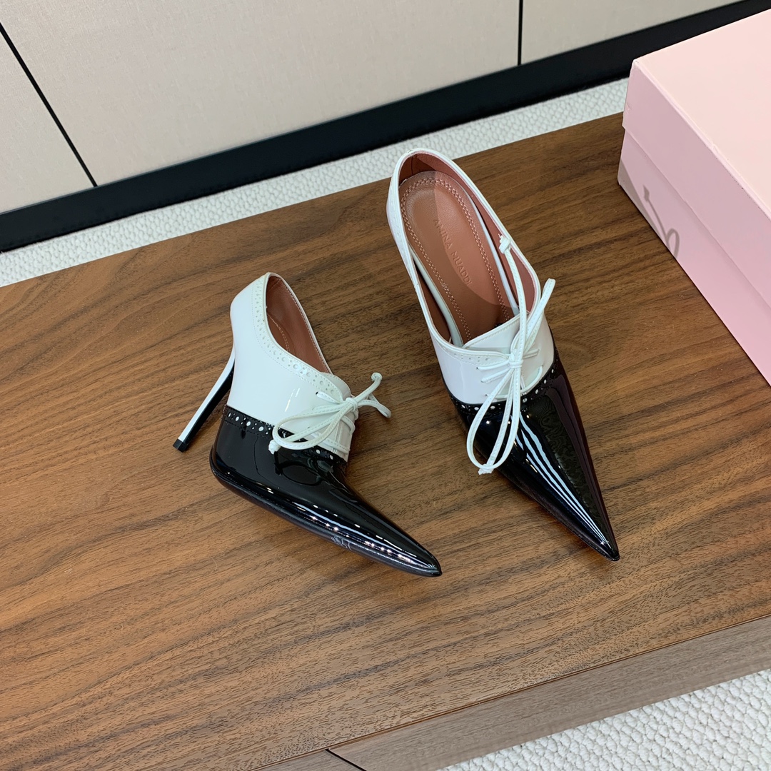 【Alaia】走秀款高跟鞋。精致优雅的同时，还具有时髦感，穿上它日常与与高级奢华驾驭自如，上脚真的太爱啦