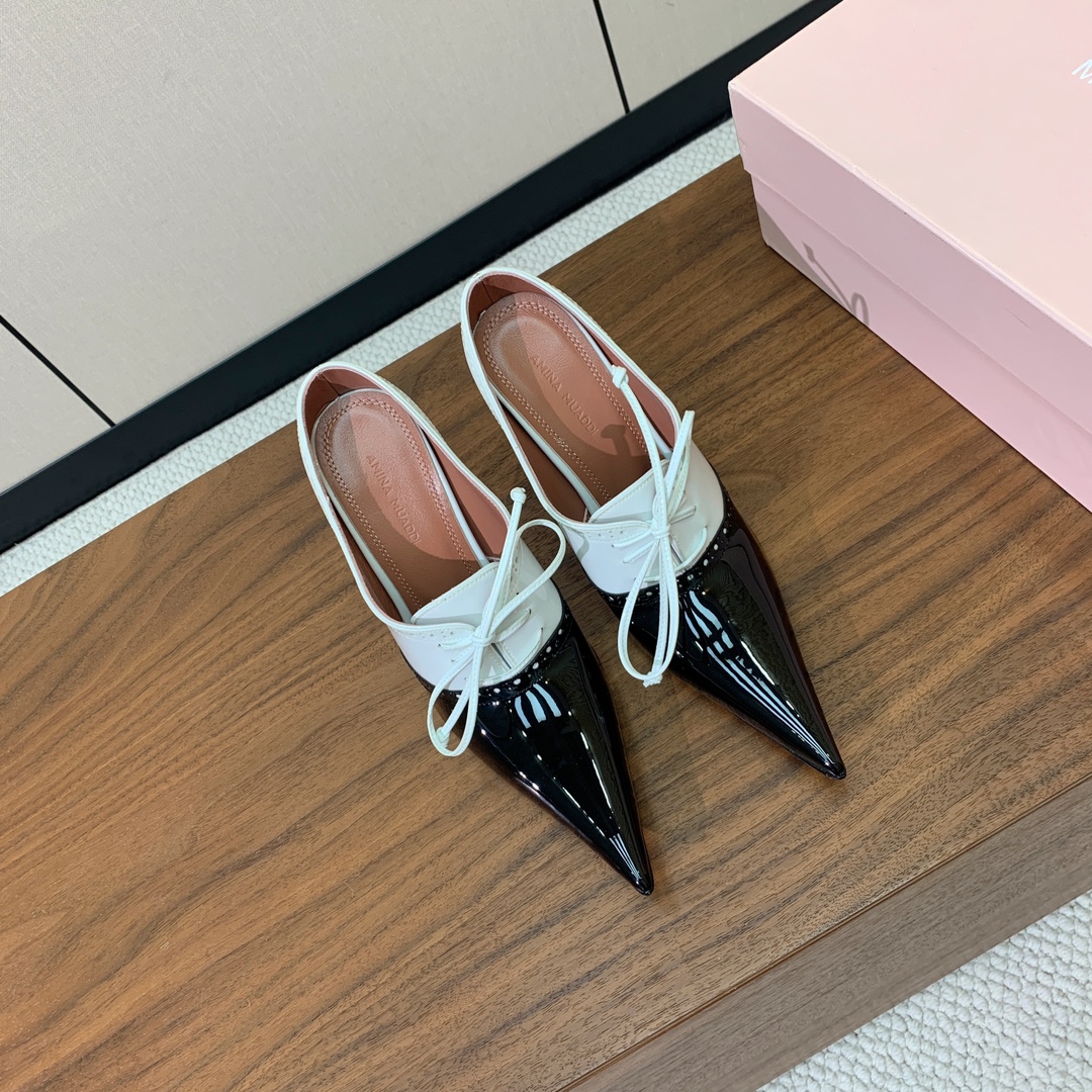 【Alaia】走秀款高跟鞋。精致优雅的同时，还具有时髦感，穿上它日常与与高级奢华驾驭自如，上脚真的太爱啦