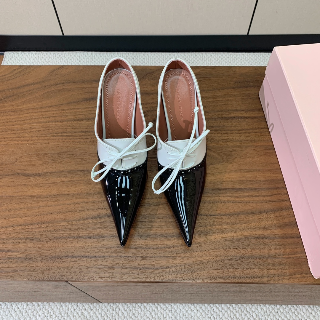 【Alaia】走秀款高跟鞋。精致优雅的同时，还具有时髦感，穿上它日常与与高级奢华驾驭自如，上脚真的太爱啦