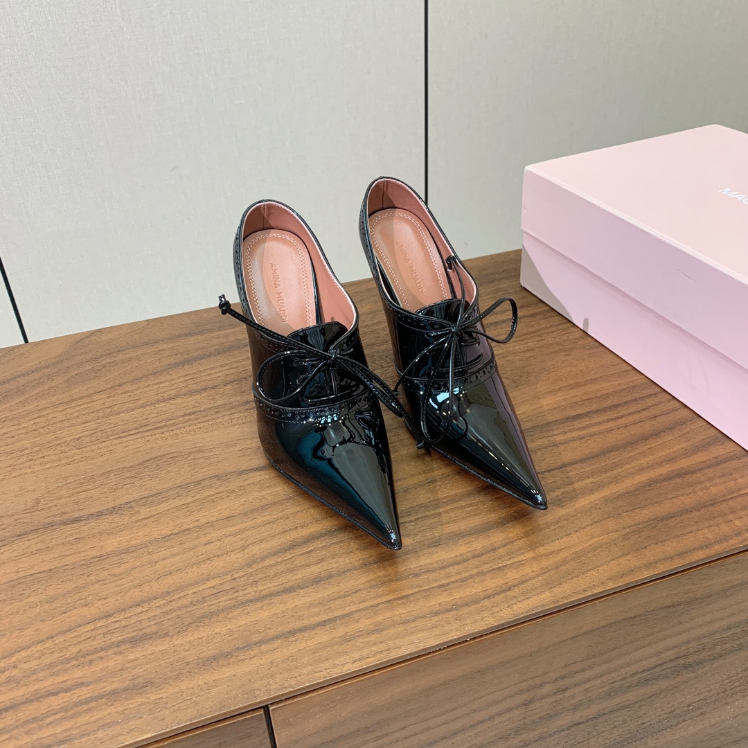 【Alaia】走秀款高跟鞋。精致优雅的同时，还具有时髦感，穿上它日常与与高级奢华驾驭自如，上脚真的太爱啦