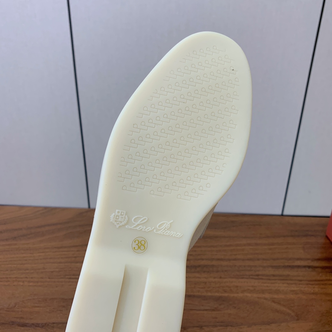 【Loro Piana】锁边包头拖。意大利顶级羊绒复古优雅低调奢华。时尚性与皮料实用性同样兼具依然全网最
