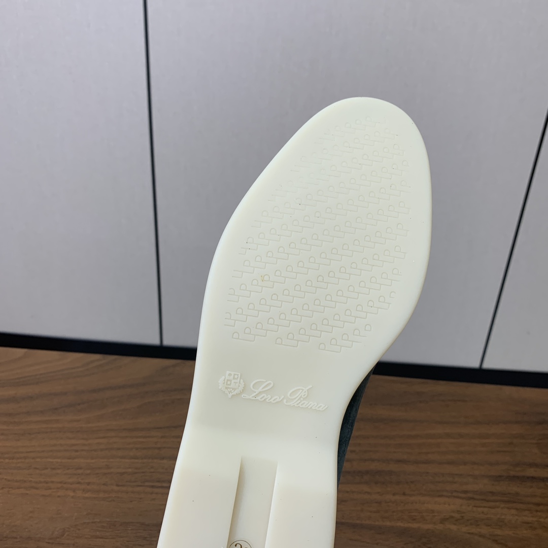 【Loro Piana】光面乐福鞋。意大利顶级羊绒复古优雅低调奢华。时尚性与皮料实用性同样兼具依然全网最