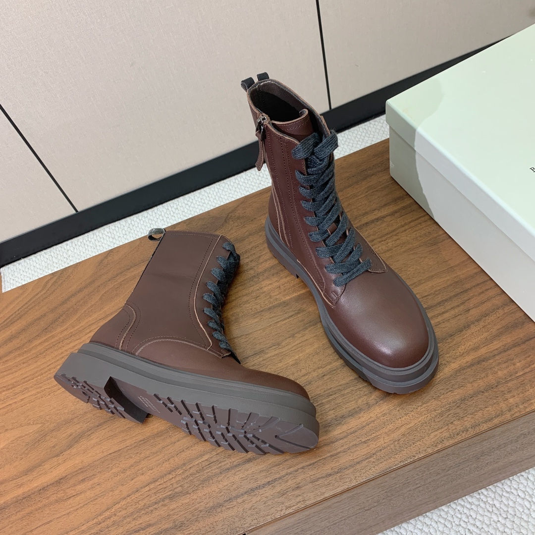 【BRUNELL* CUCINELL*】新款绑带短靴。鞋面牛反绒，牛皮。羊皮内里，原版开模五金，橡胶大底
