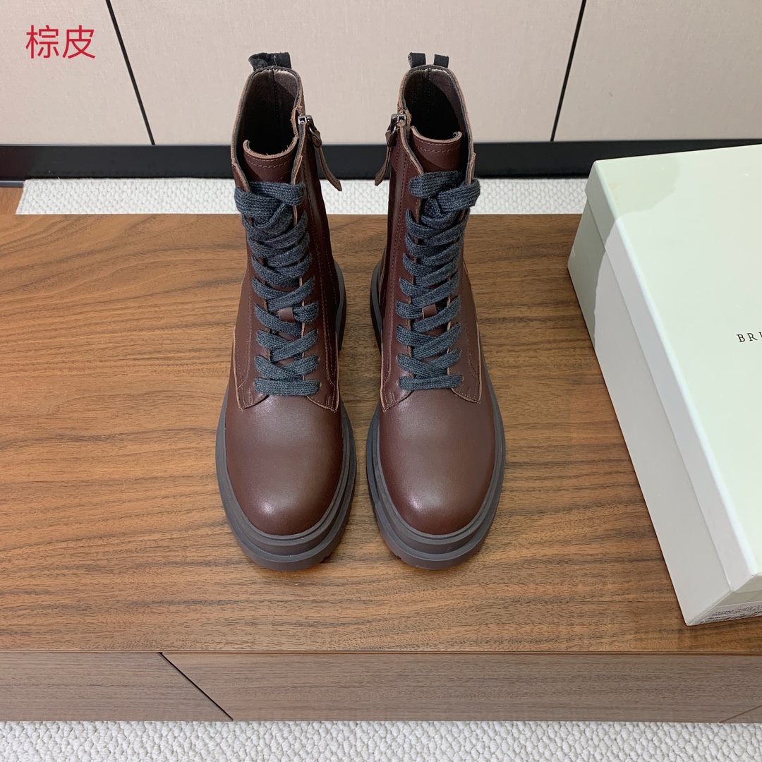 【BRUNELL* CUCINELL*】新款绑带短靴。鞋面牛反绒，牛皮。羊皮内里，原版开模五金，橡胶大底