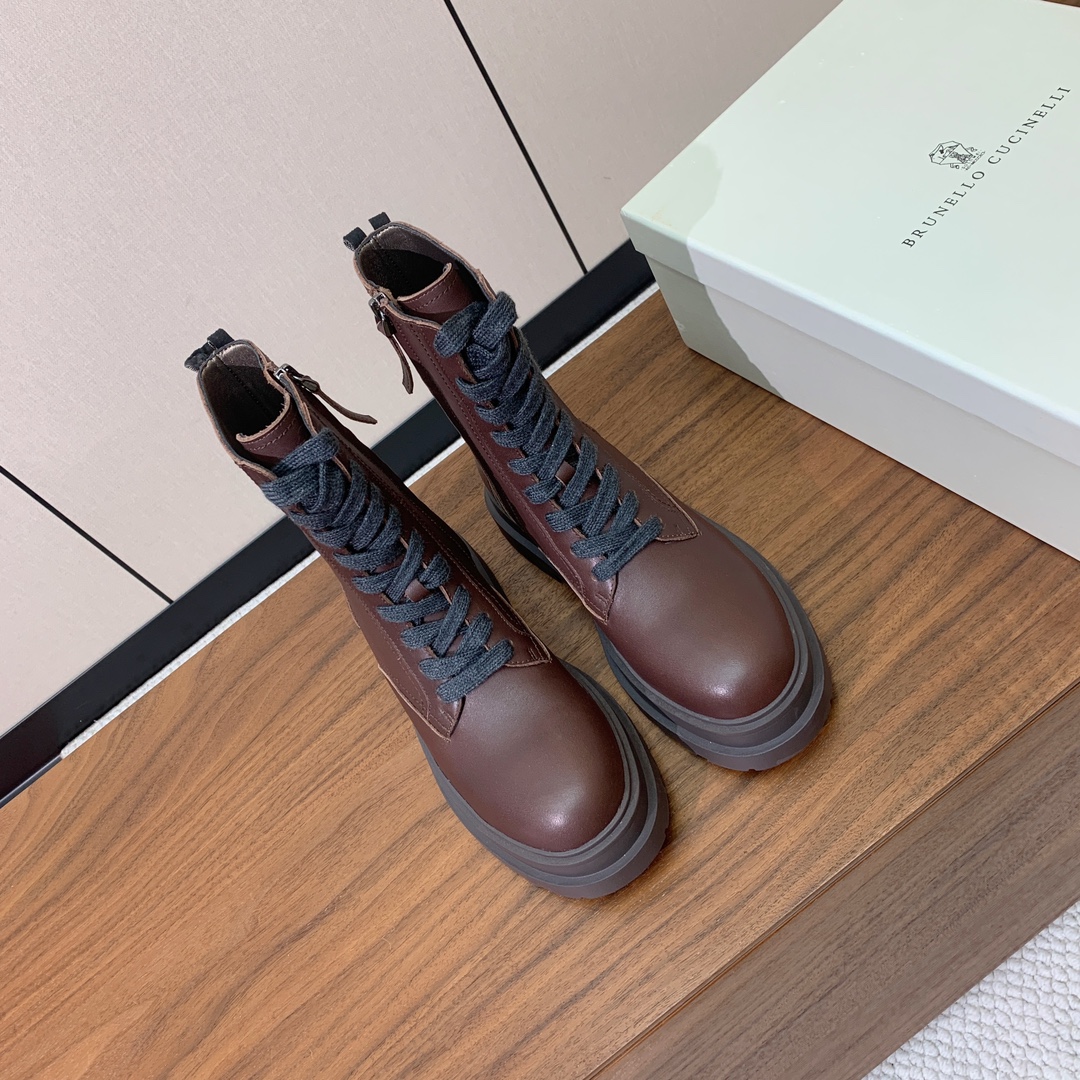 【BRUNELL* CUCINELL*】新款绑带短靴。鞋面牛反绒，牛皮。羊皮内里，原版开模五金，橡胶大底