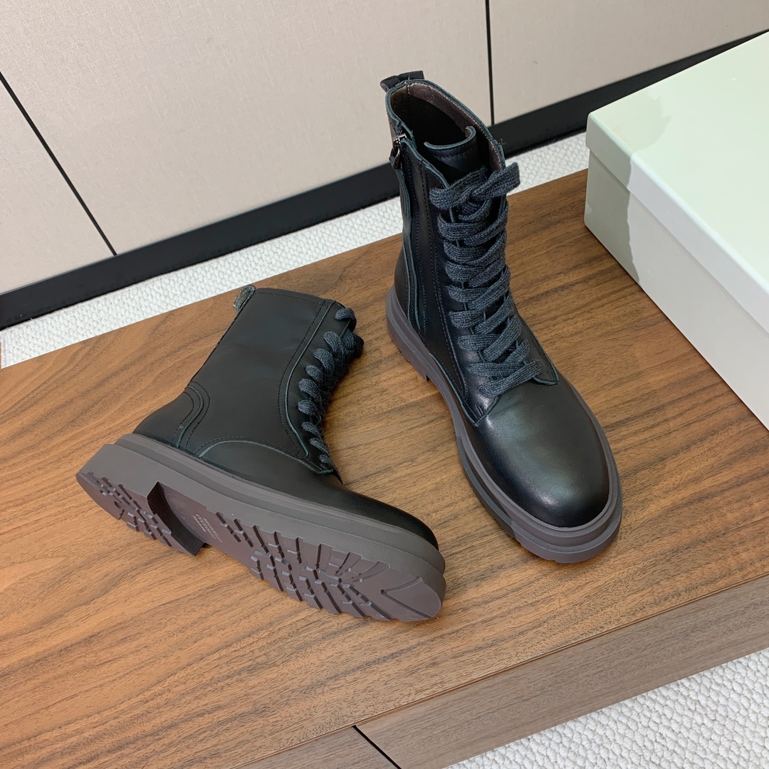 【BRUNELL* CUCINELL*】新款绑带短靴。鞋面牛反绒，牛皮。羊皮内里，原版开模五金，橡胶大底