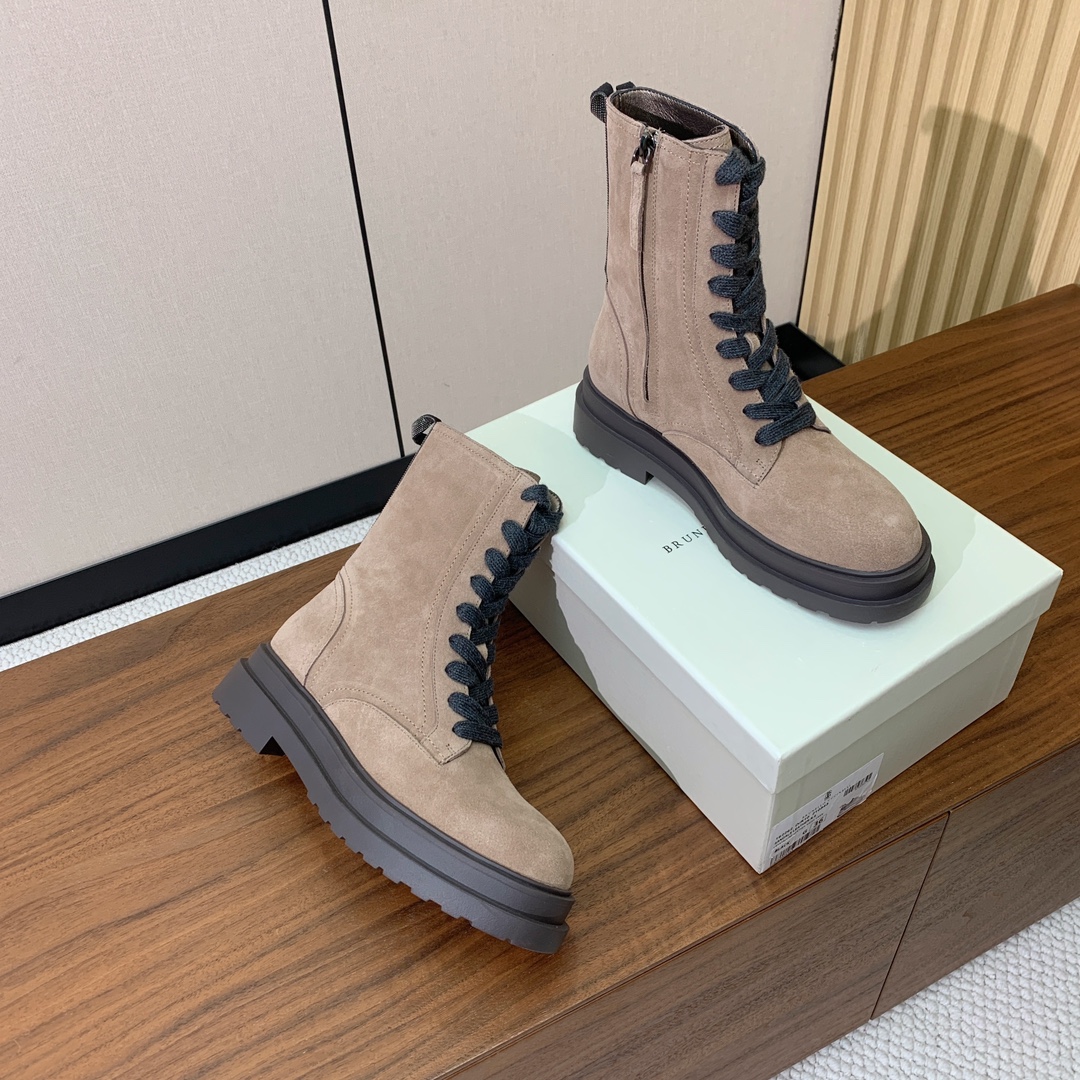 【BRUNELL* CUCINELL*】新款绑带短靴。鞋面牛反绒，牛皮。羊皮内里，原版开模五金，橡胶大底