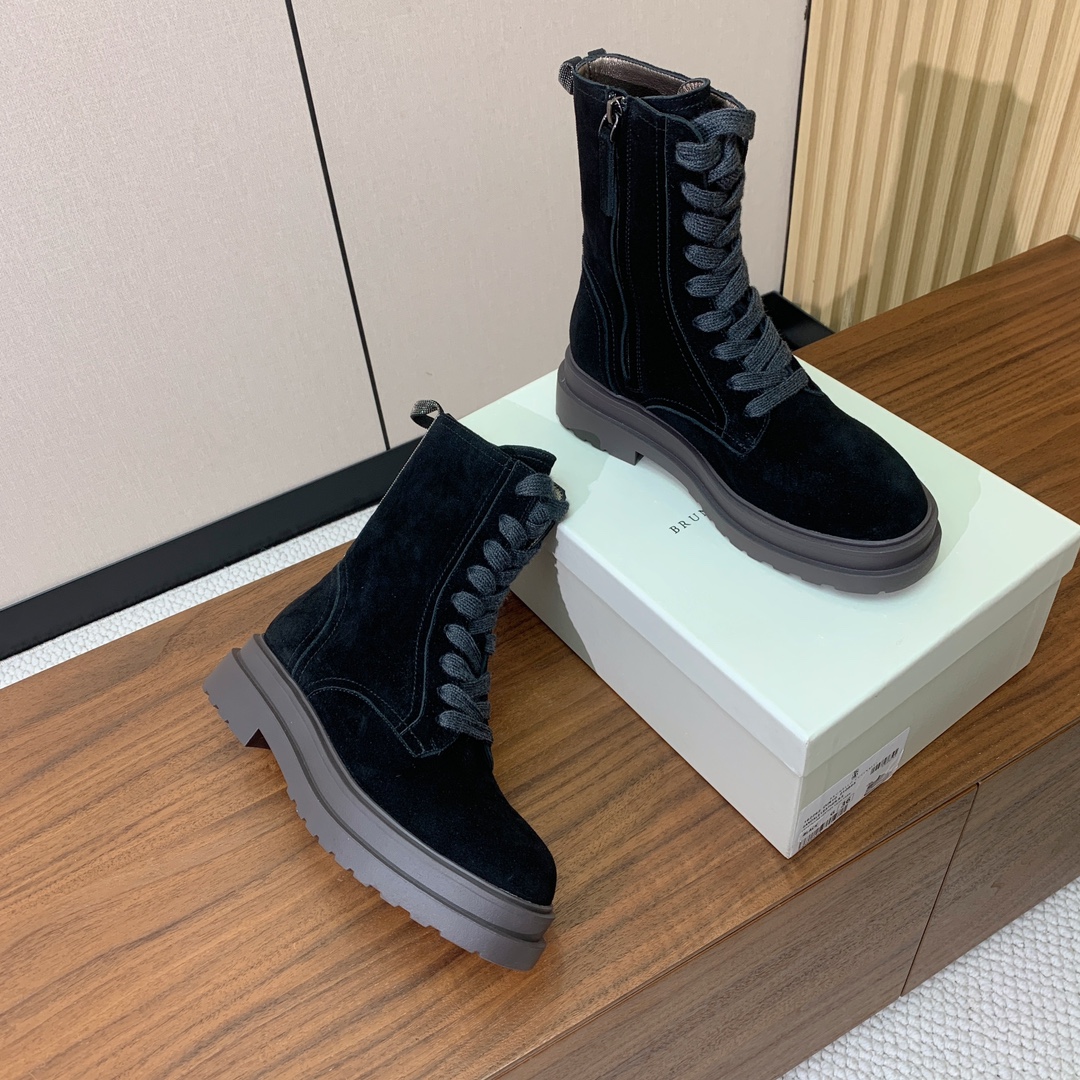 【BRUNELL* CUCINELL*】新款绑带短靴。鞋面牛反绒，牛皮。羊皮内里，原版开模五金，橡胶大底