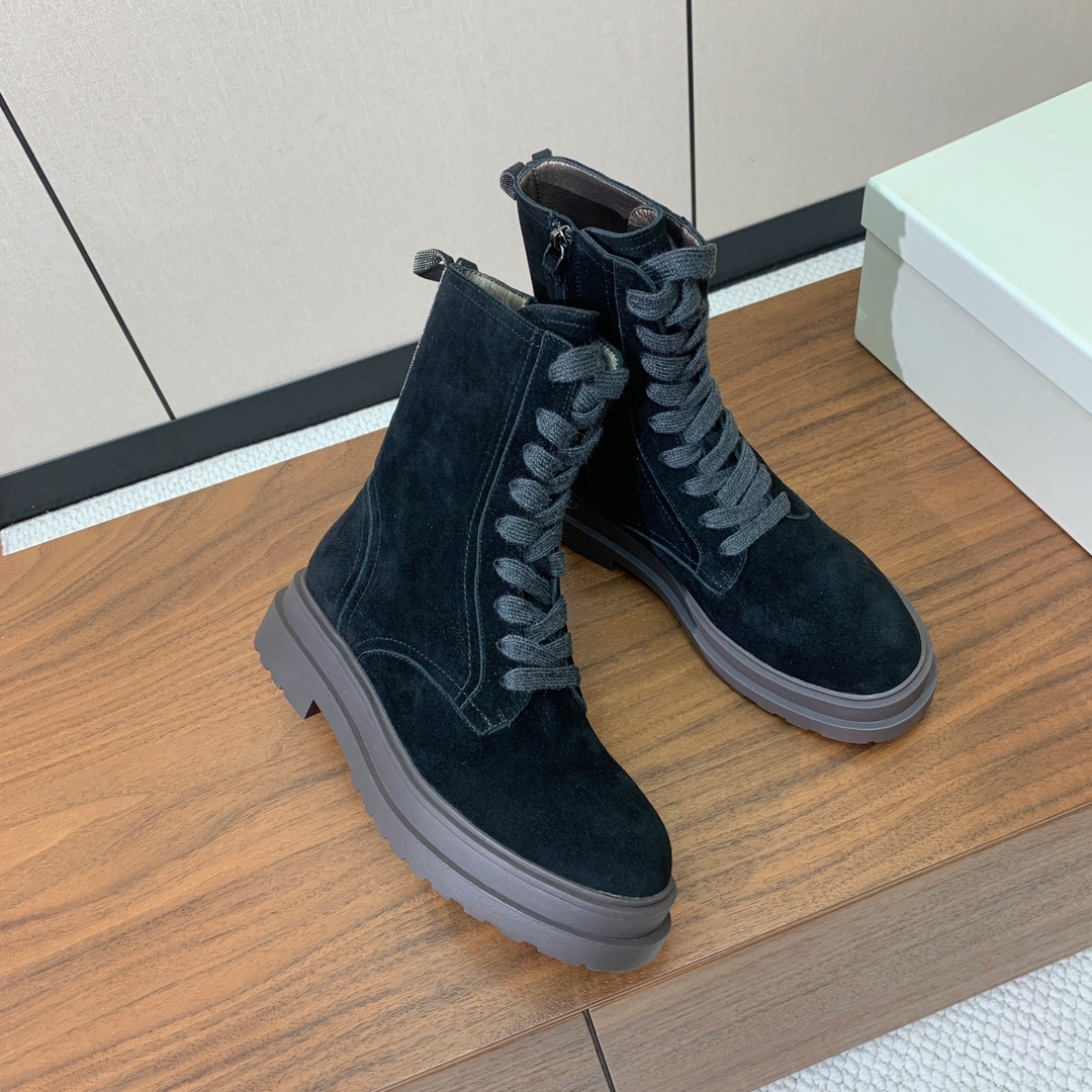 【BRUNELL* CUCINELL*】新款绑带短靴。鞋面牛反绒，牛皮。羊皮内里，原版开模五金，橡胶大底