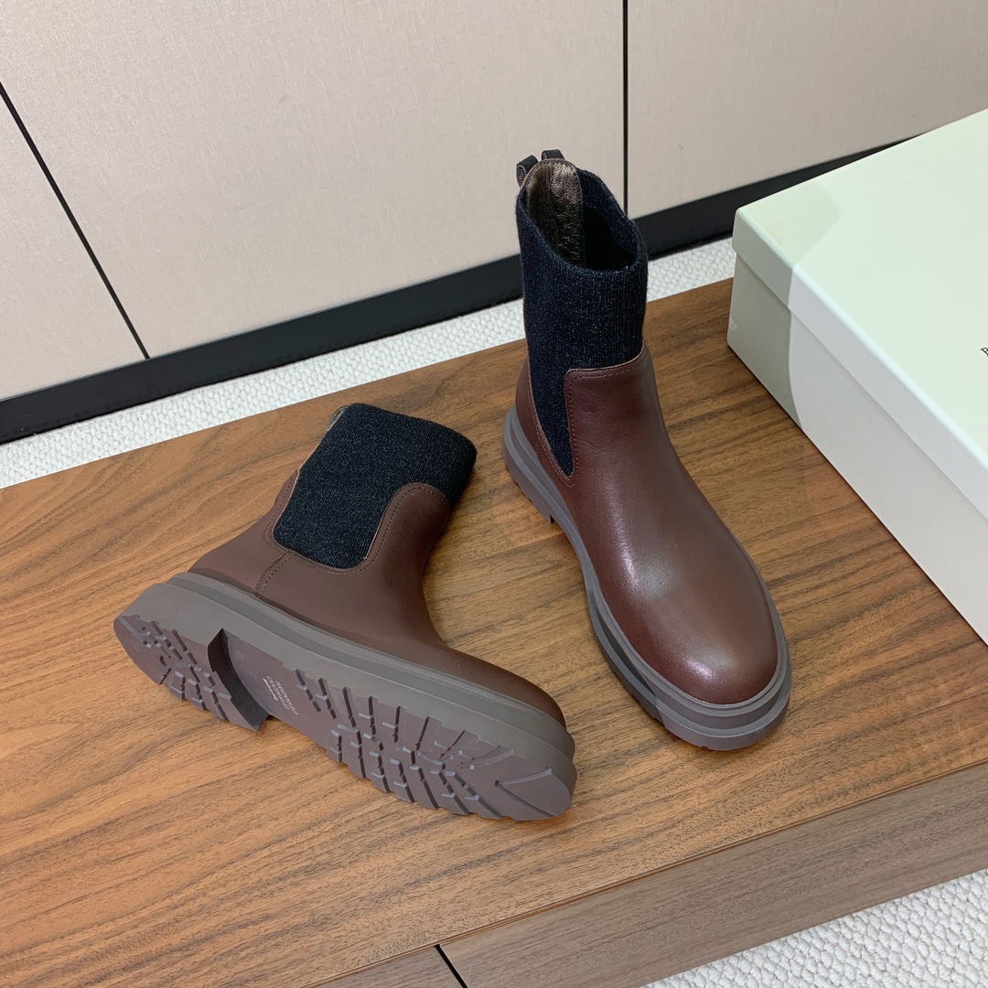 【BRUNELL* CUCINELL*】新款短靴。鞋面牛反绒，牛皮。羊皮内里，原版开模五金，橡胶大底。
