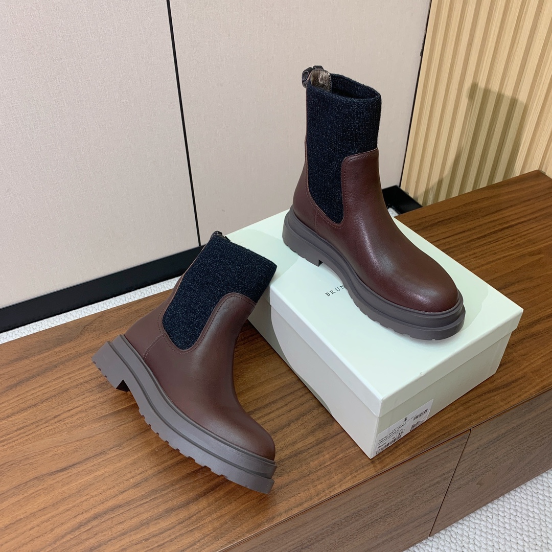 【BRUNELL* CUCINELL*】新款短靴。鞋面牛反绒，牛皮。羊皮内里，原版开模五金，橡胶大底。
