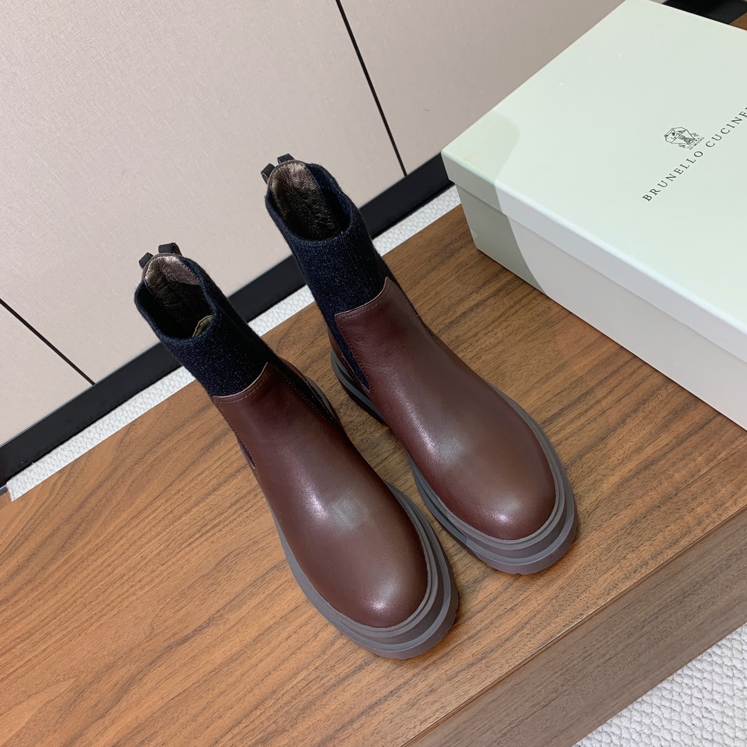 【BRUNELL* CUCINELL*】新款短靴。鞋面牛反绒，牛皮。羊皮内里，原版开模五金，橡胶大底。
