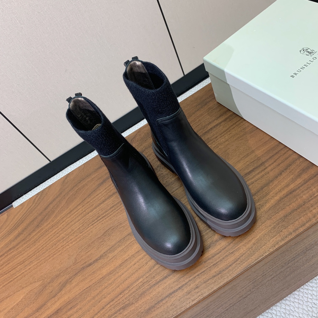 【BRUNELL* CUCINELL*】新款短靴。鞋面牛反绒，牛皮。羊皮内里，原版开模五金，橡胶大底。
