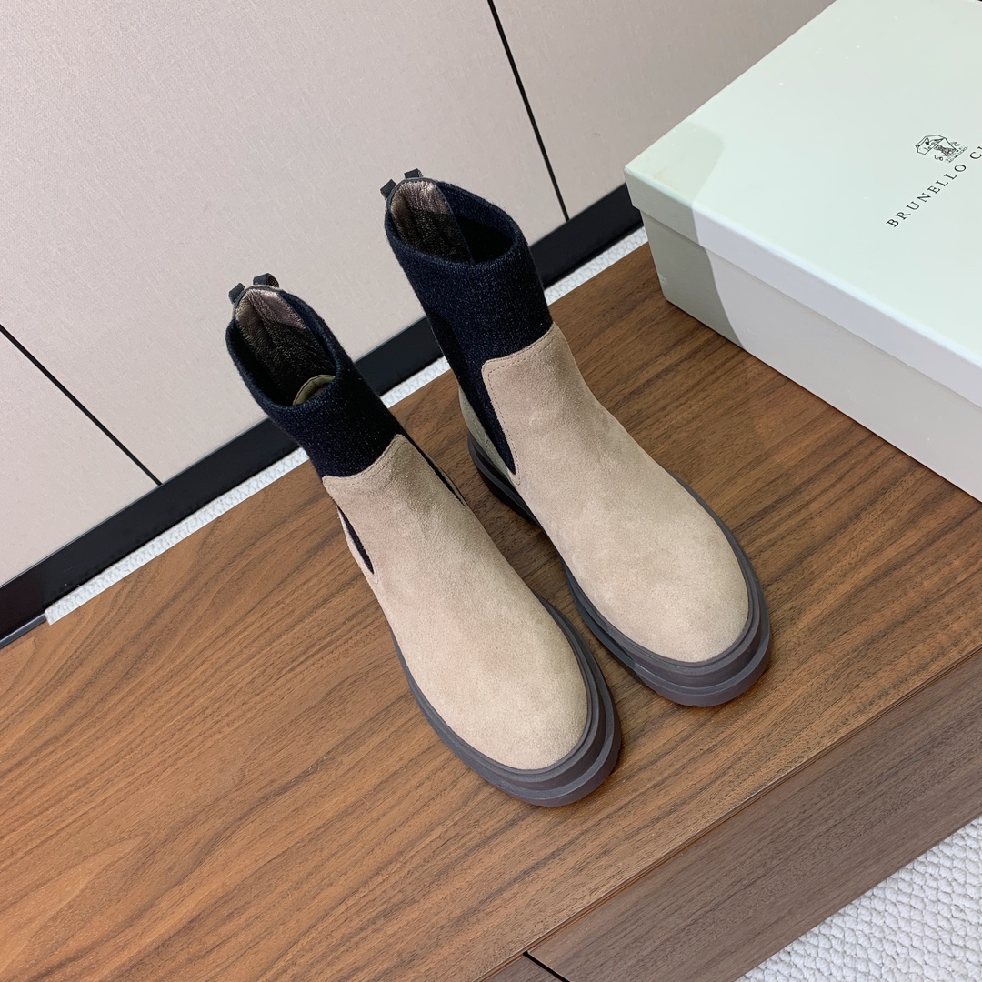 【BRUNELL* CUCINELL*】新款短靴。鞋面牛反绒，牛皮。羊皮内里，原版开模五金，橡胶大底。
