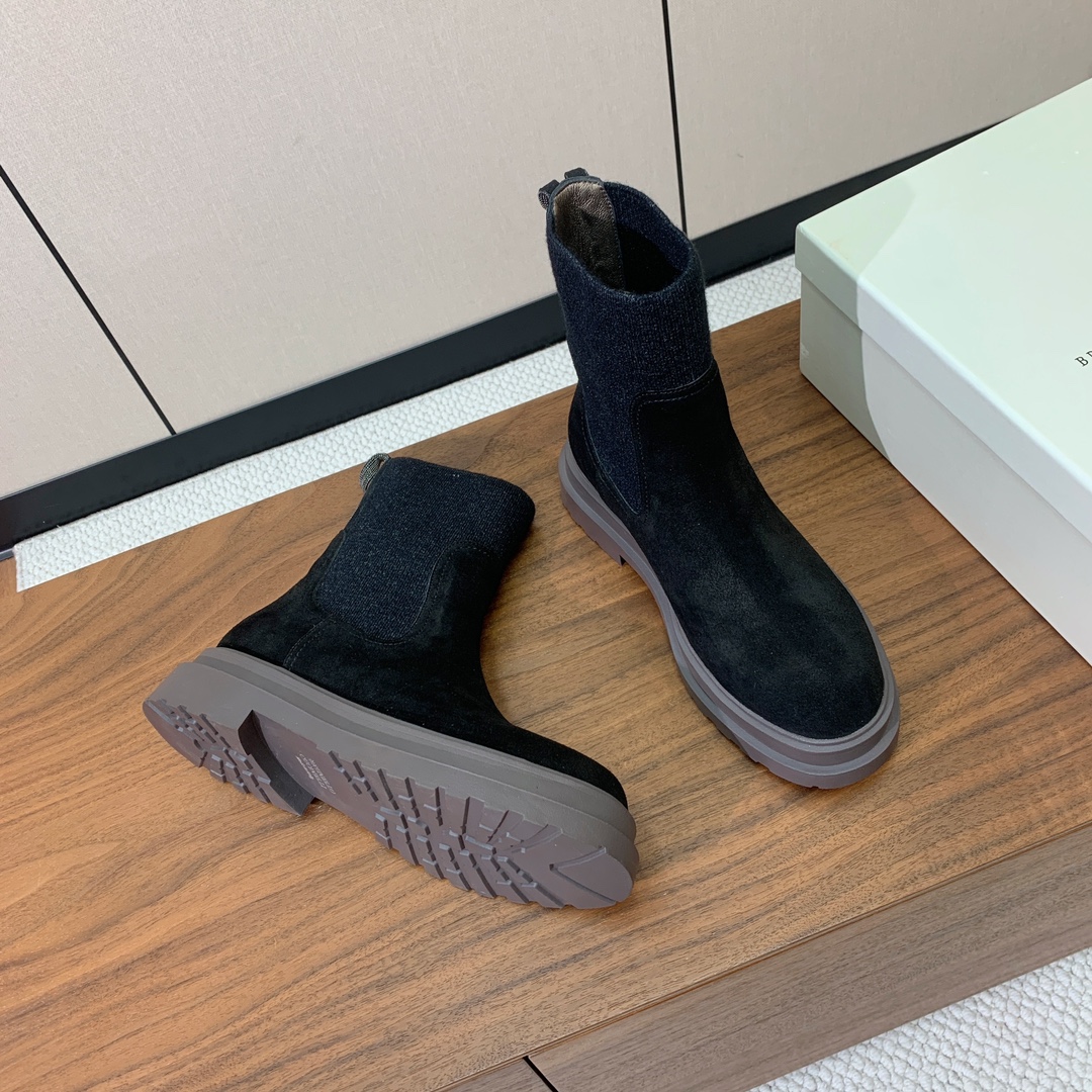 【BRUNELL* CUCINELL*】新款短靴。鞋面牛反绒，牛皮。羊皮内里，原版开模五金，橡胶大底。
