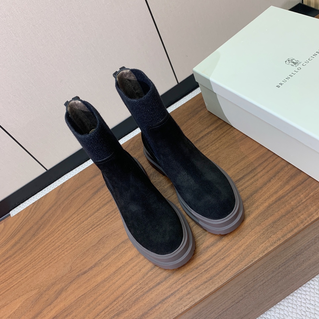 【BRUNELL* CUCINELL*】新款短靴。鞋面牛反绒，牛皮。羊皮内里，原版开模五金，橡胶大底。
