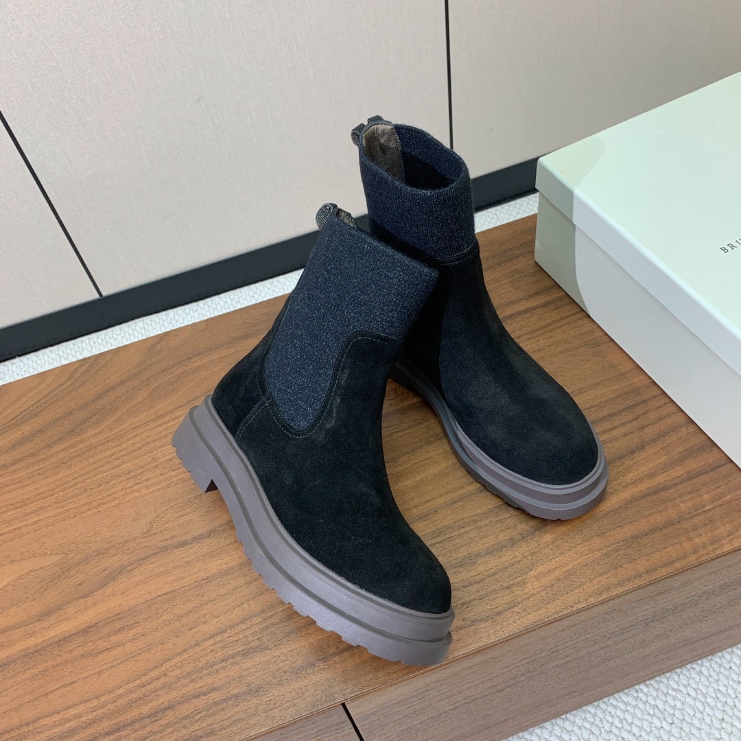 【BRUNELL* CUCINELL*】新款短靴。鞋面牛反绒，牛皮。羊皮内里，原版开模五金，橡胶大底。
