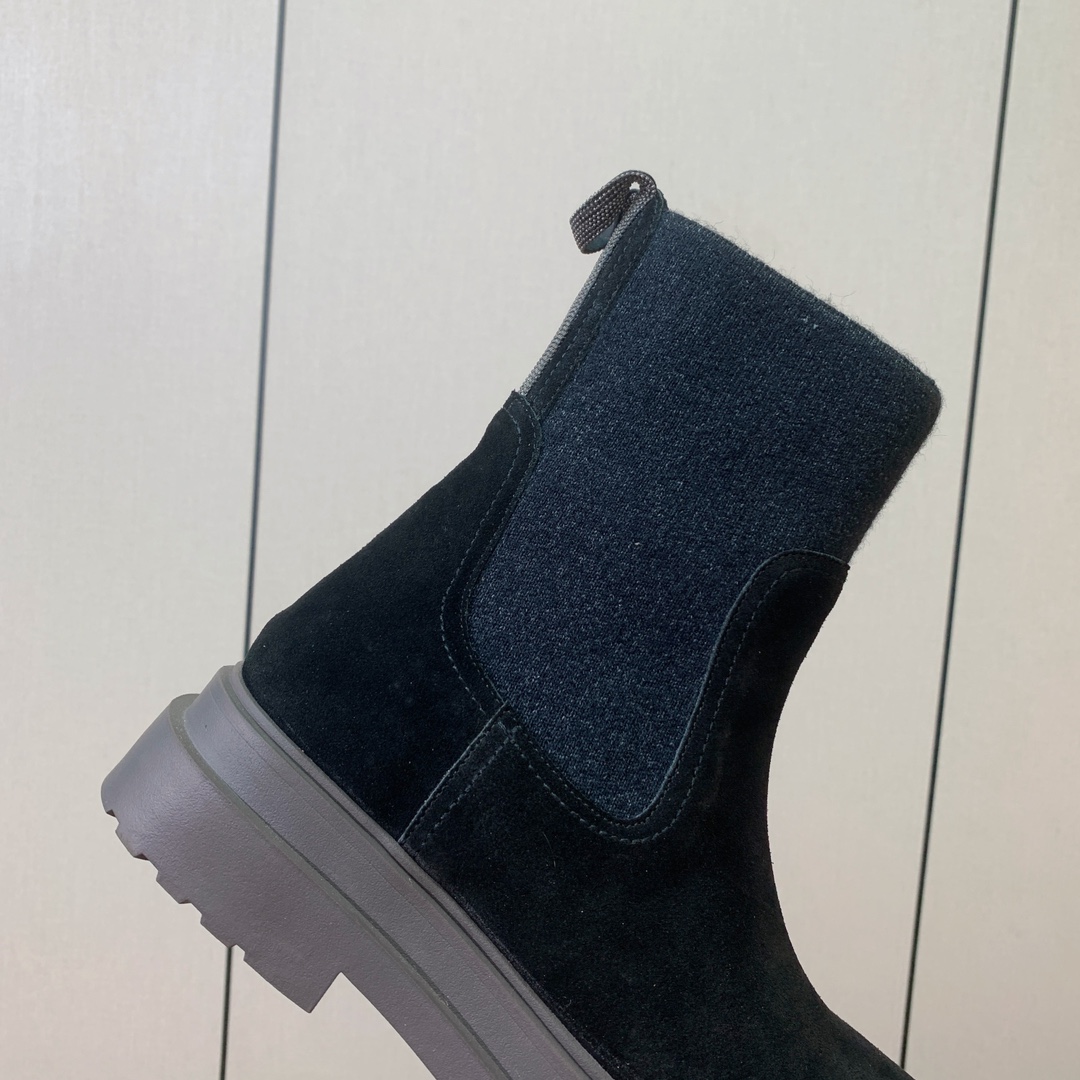【BRUNELL* CUCINELL*】新款短靴。鞋面牛反绒，牛皮。羊皮内里，原版开模五金，橡胶大底。
