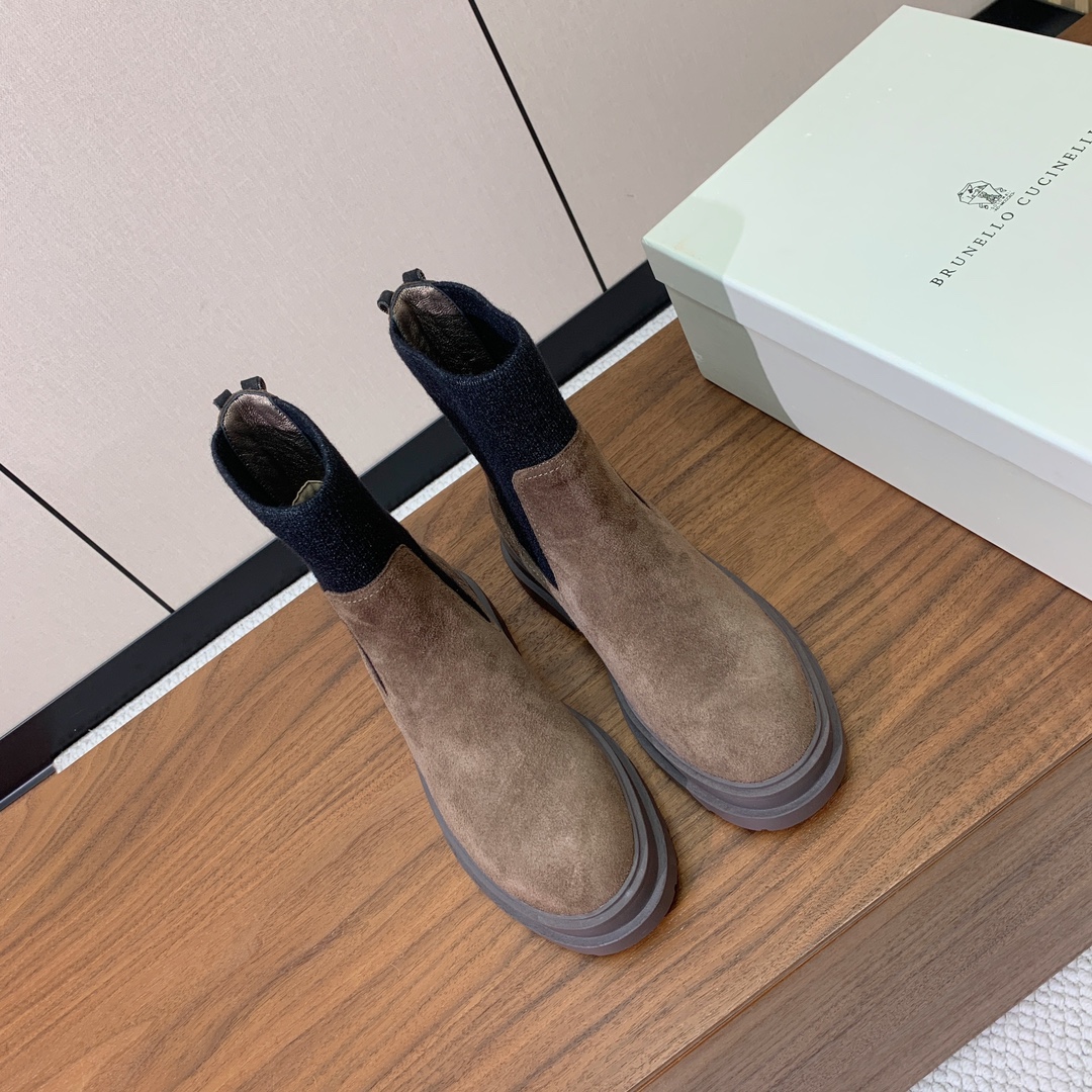 【BRUNELL* CUCINELL*】新款短靴。鞋面牛反绒，牛皮。羊皮内里，原版开模五金，橡胶大底。
