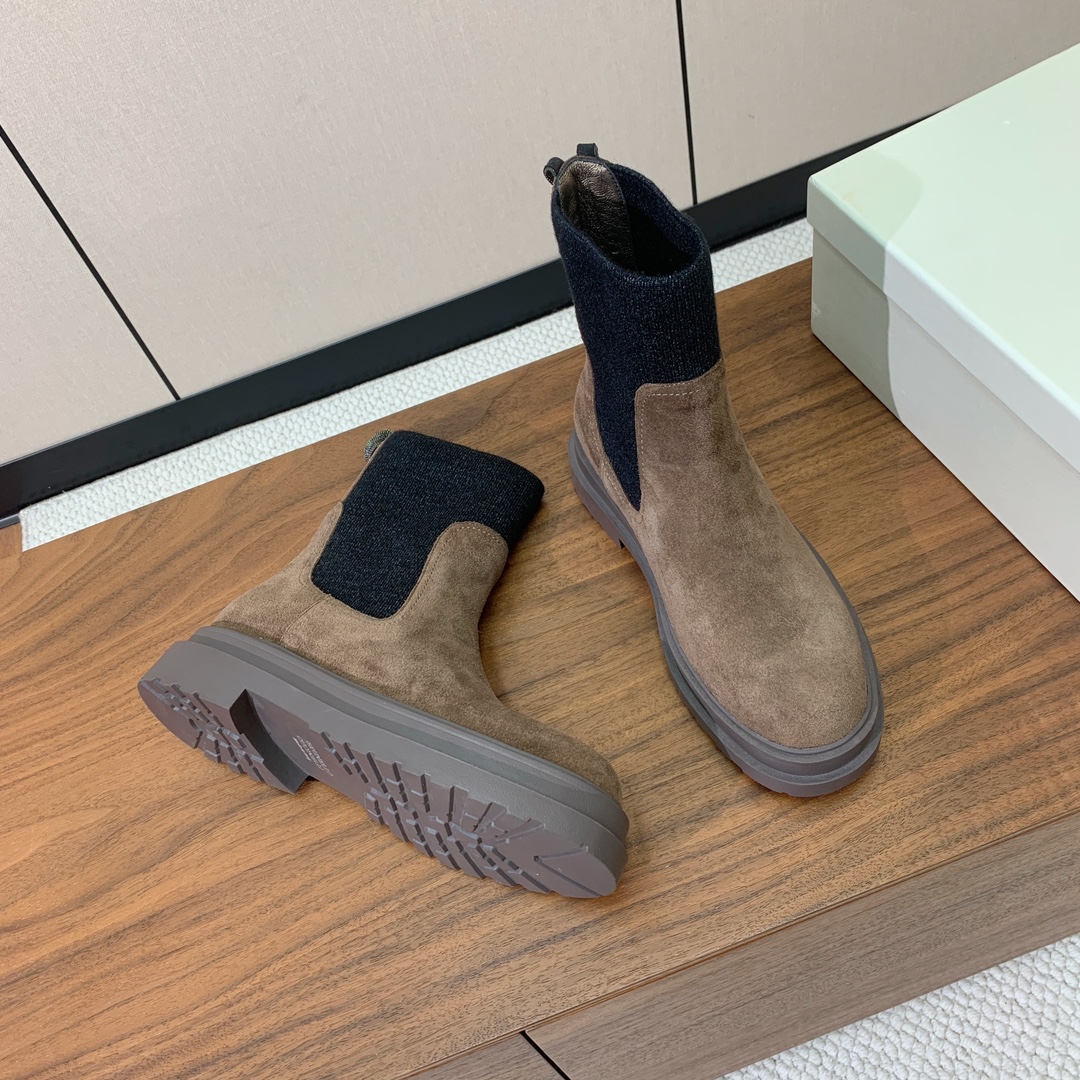 【BRUNELL* CUCINELL*】新款短靴。鞋面牛反绒，牛皮。羊皮内里，原版开模五金，橡胶大底。

