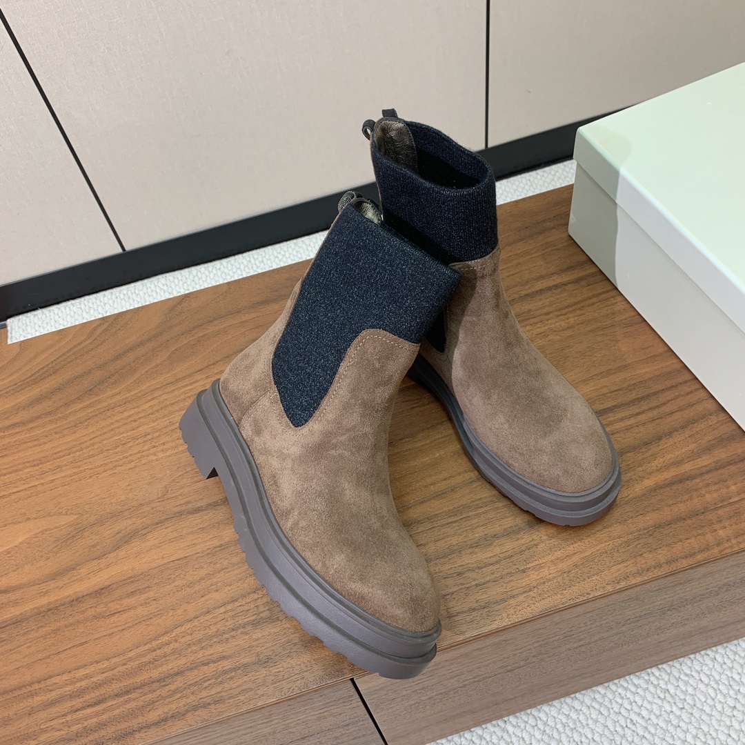 【BRUNELL* CUCINELL*】新款短靴。鞋面牛反绒，牛皮。羊皮内里，原版开模五金，橡胶大底。
