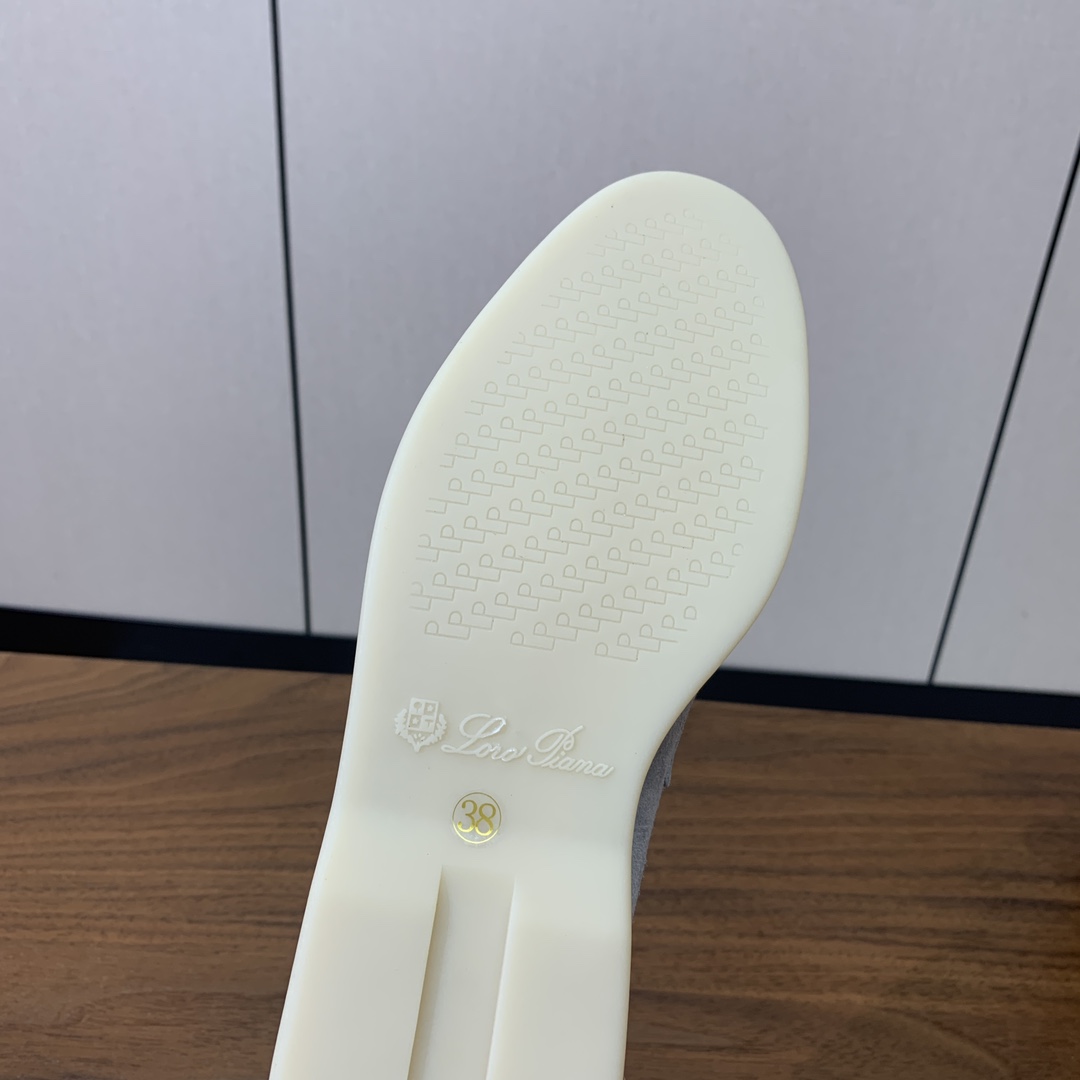 【Loro Piana】锁边款乐福鞋。意大利顶级羊绒复古优雅低调奢华。时尚性与皮料实用性同样兼具依然全网