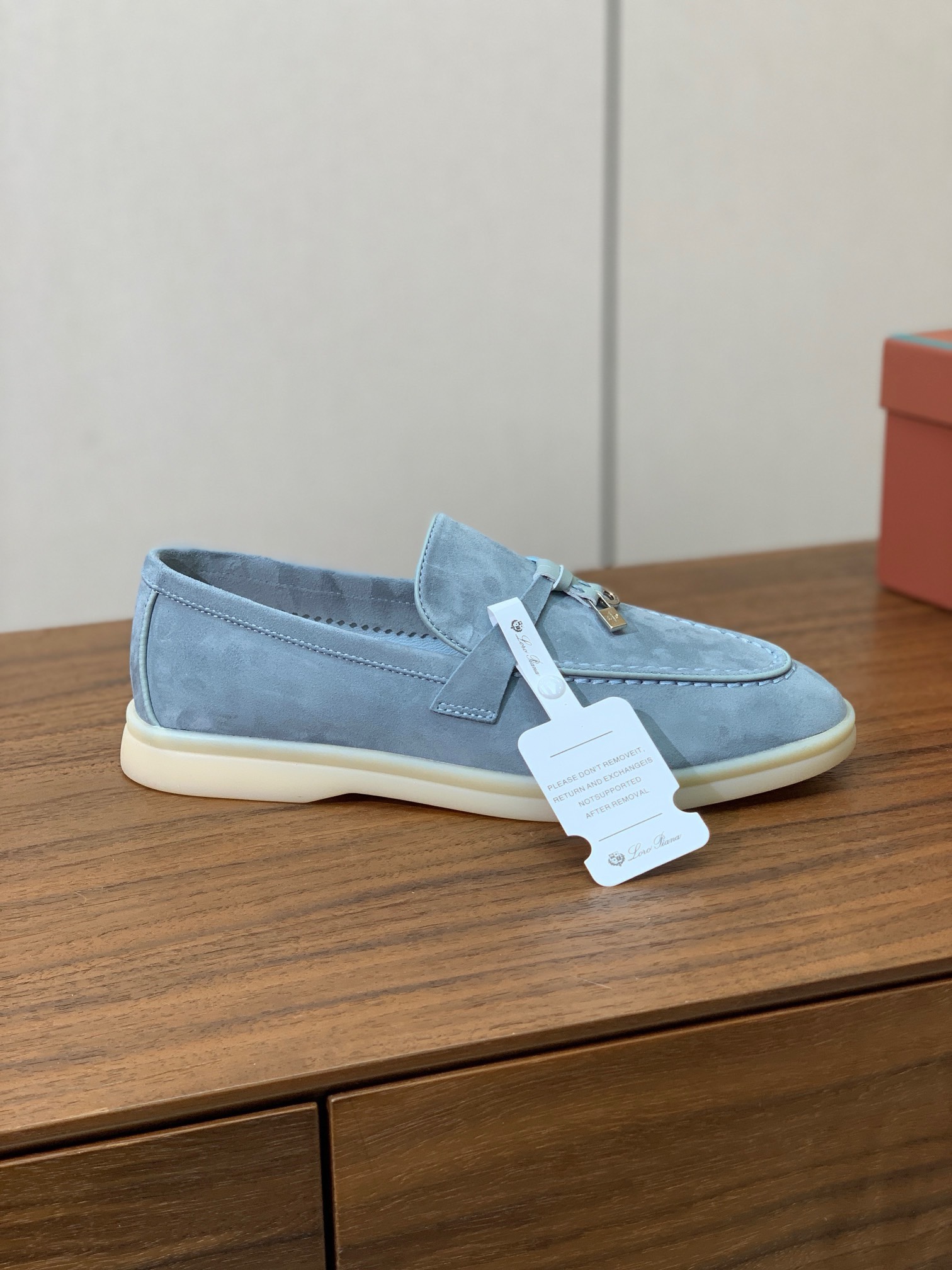【Loro Piana】锁边款乐福鞋。意大利顶级羊绒复古优雅低调奢华。时尚性与皮料实用性同样兼具依然全网
