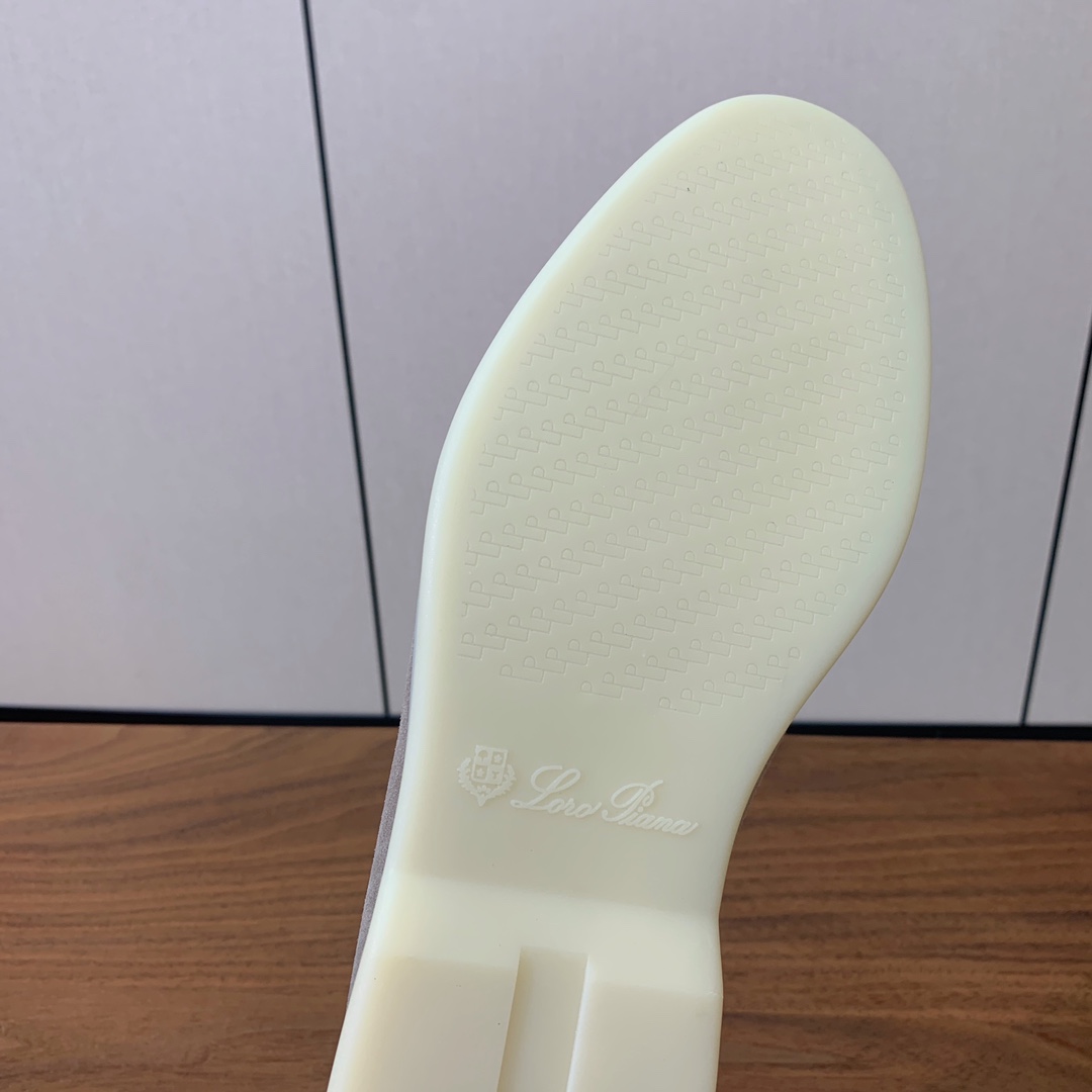 【Loro Piana】男款光面乐福鞋。复古优雅低调奢华。时尚性与皮料实用性同样兼具依然全网最高品质。鞋