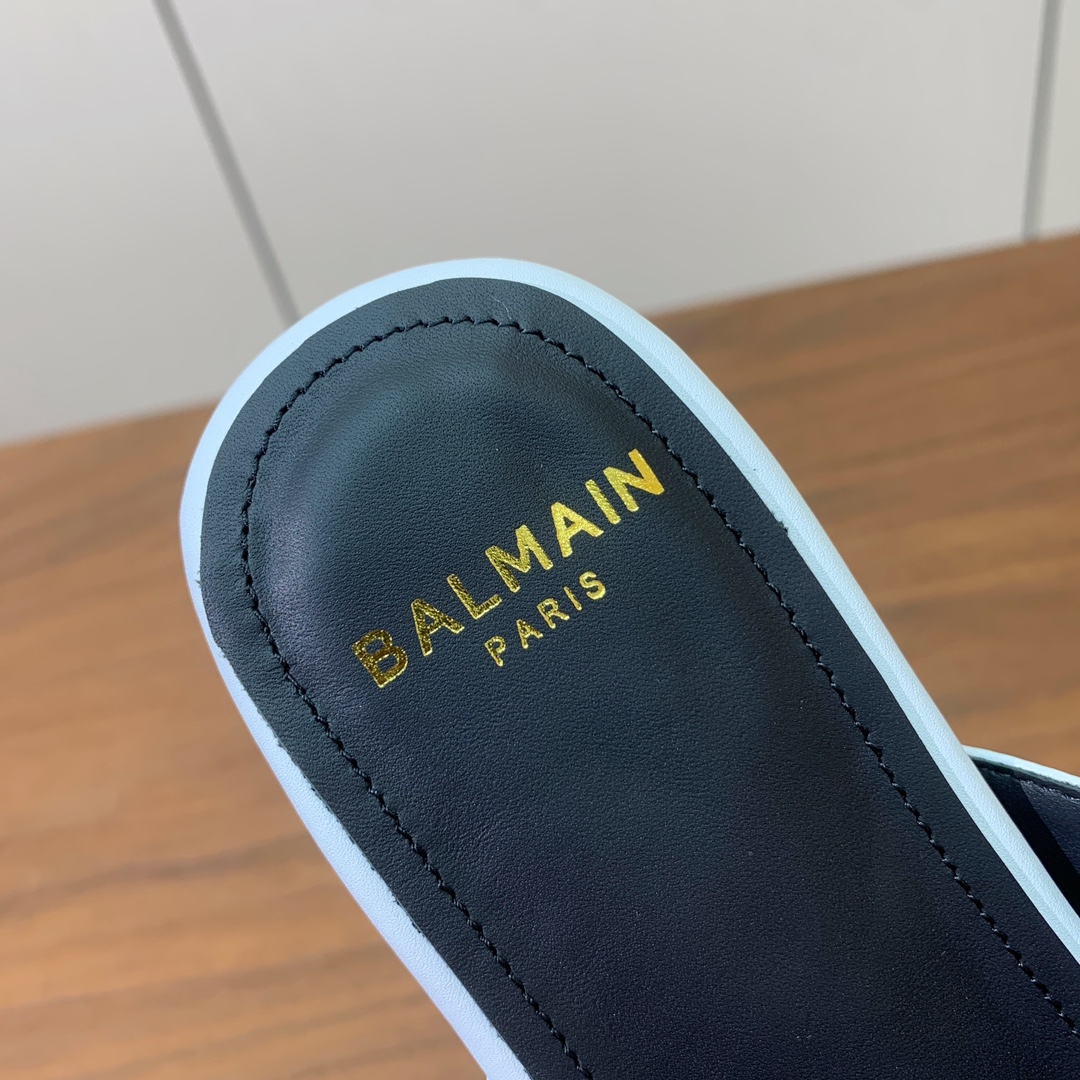 【Bal*ain】方扣拖鞋。愈发別致出众，无敌气场、无敌好看。鞋面原版定制牛皮。原版开模金属扣，牛皮垫脚