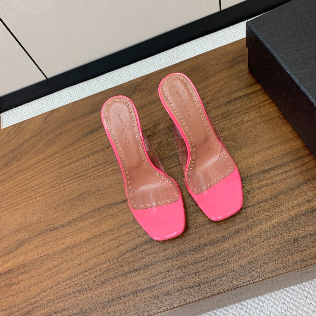【Amina Muaddi】 方头胶片拖鞋。鞋面Tpu。羊皮垫脚，注塑真皮大底。跟高9.5cm 码数：3