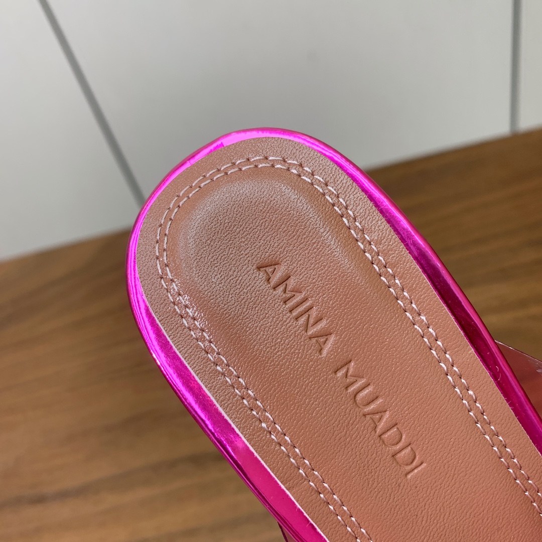 【Amina Muaddi】 方头胶片拖鞋。鞋面Tpu。羊皮垫脚，注塑真皮大底。跟高9.5cm 码数：3