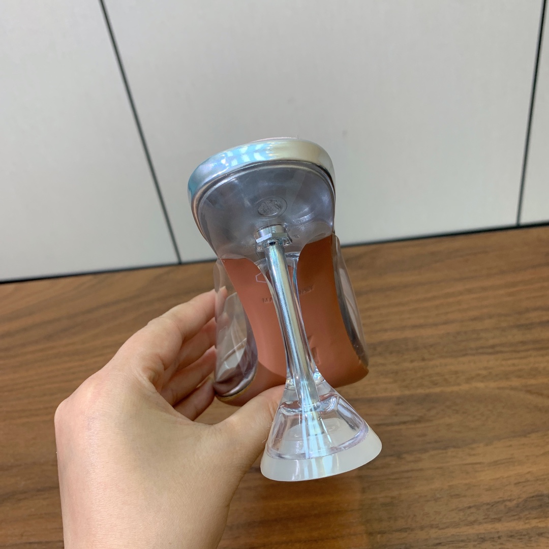 【Amina Muaddi】 方头胶片拖鞋。鞋面Tpu。羊皮垫脚，注塑真皮大底。跟高9.5cm 码数：3