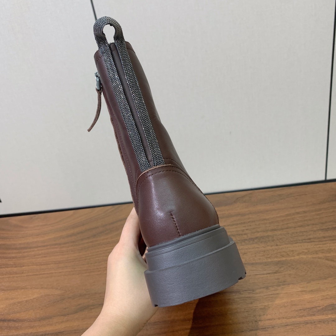 【BRUNELL* CUCINELL*】新款绑带短靴。鞋面牛反绒，牛皮。羊皮内里，原版开模五金，橡胶大底